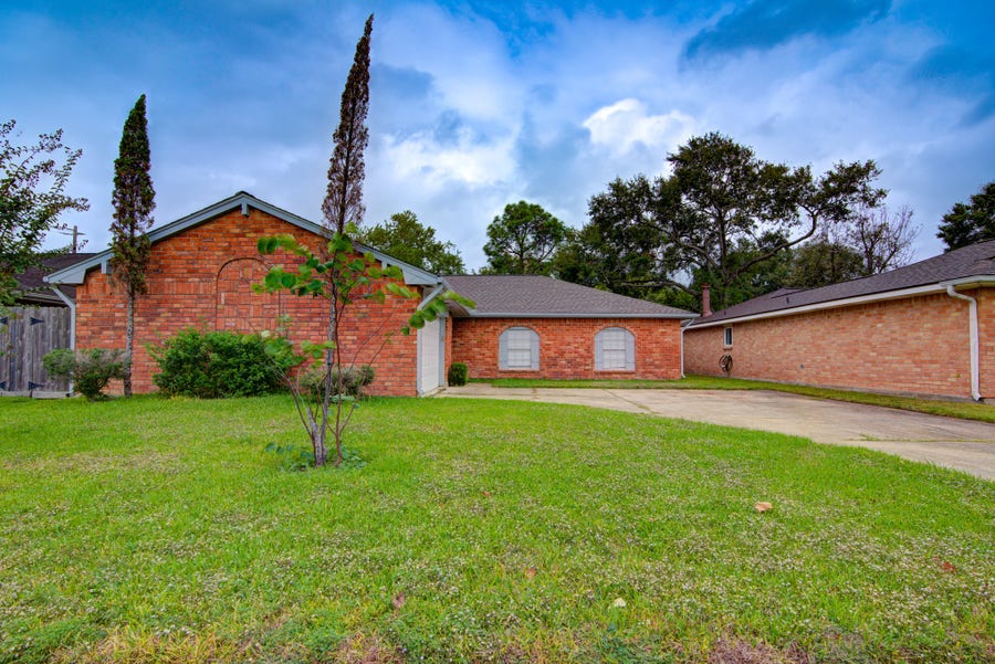 Property photo for 10007 Rustic Gate Road, La Porte, TX