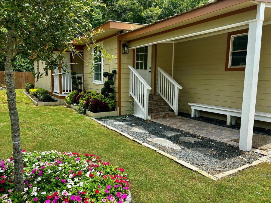 Property photo for 401 N 11th Street, West Columbia, TX