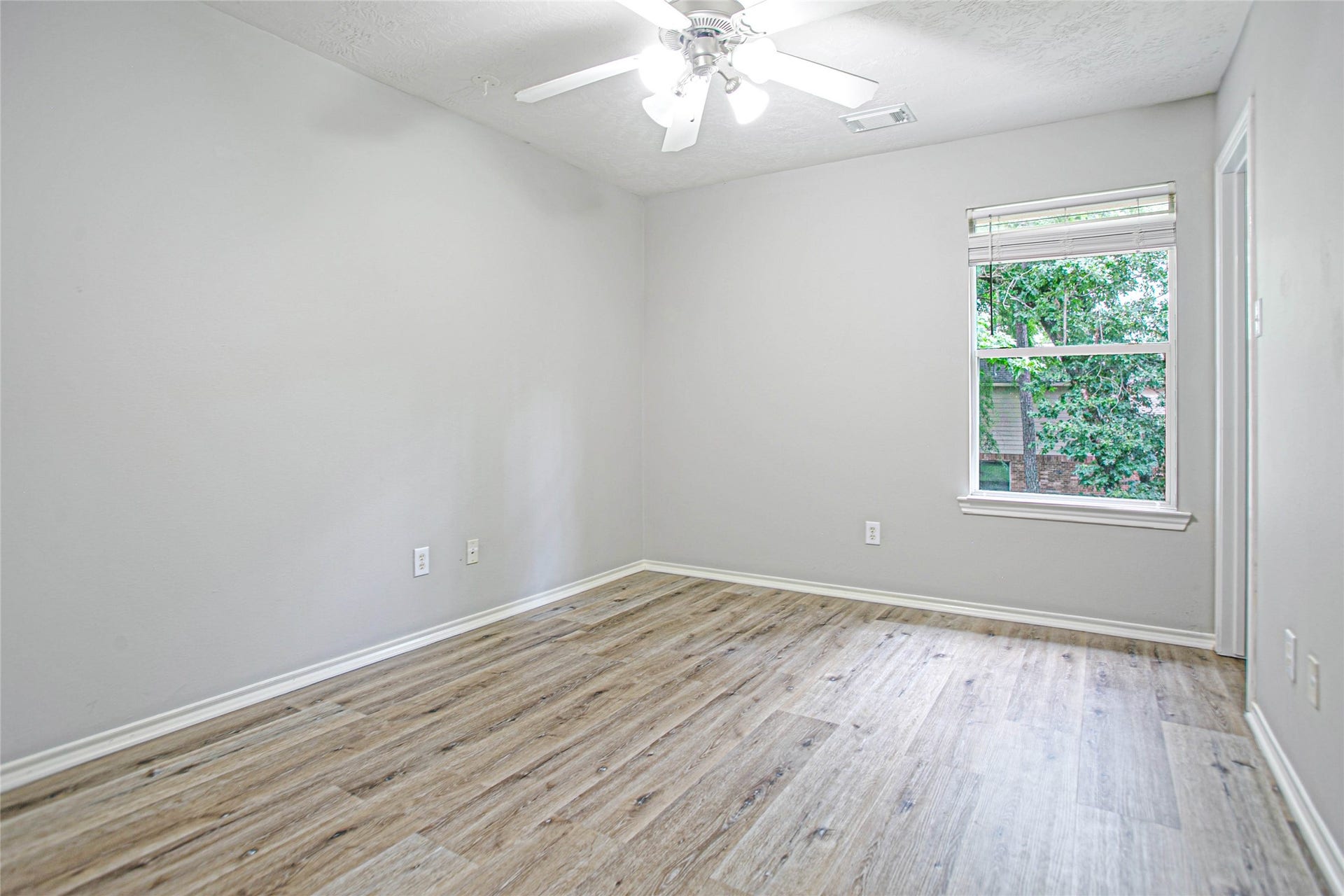 43 W Spindle Tree Circle, The Woodlands, TX 77382