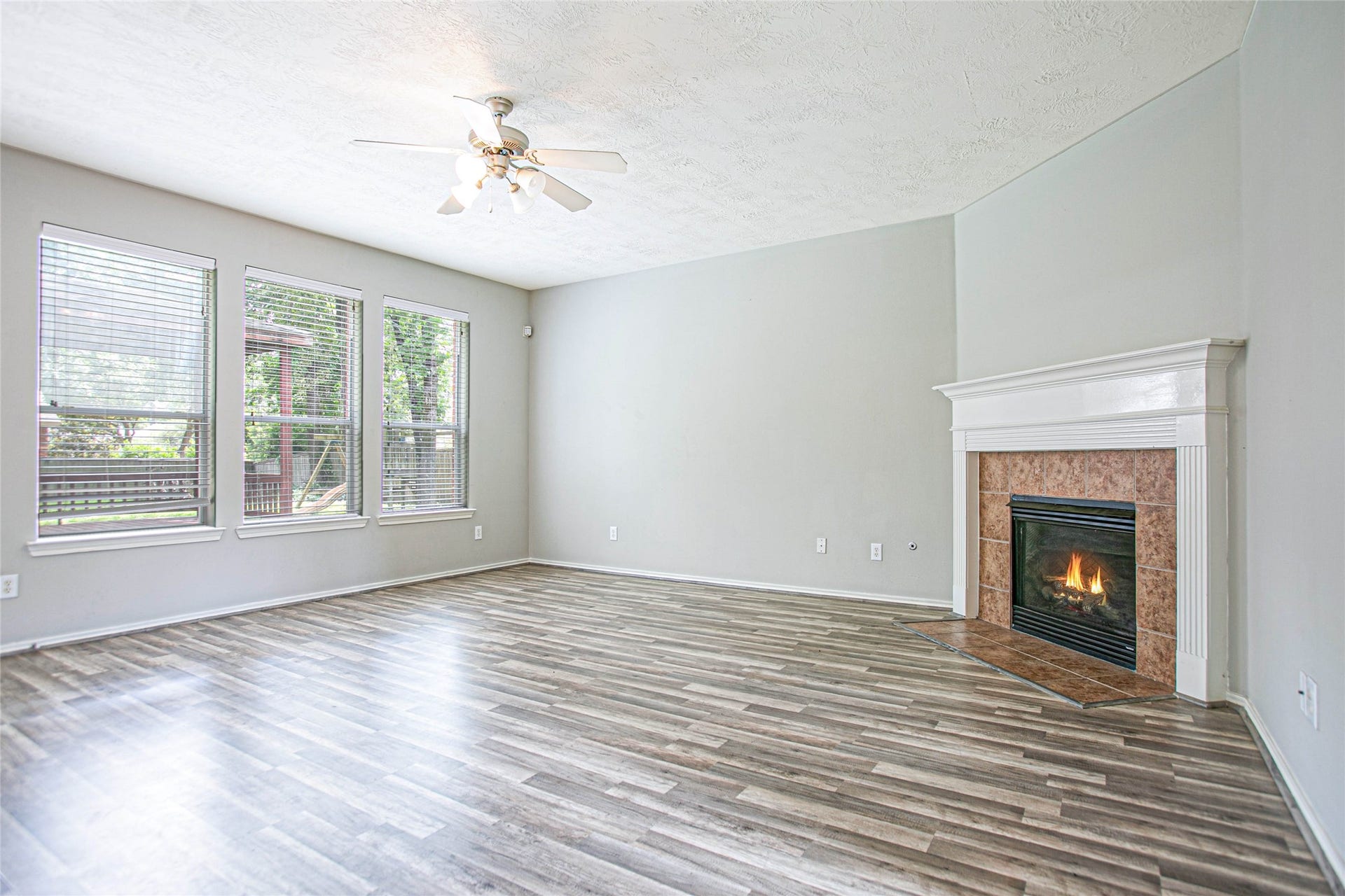 43 W Spindle Tree Circle, The Woodlands, TX 77382