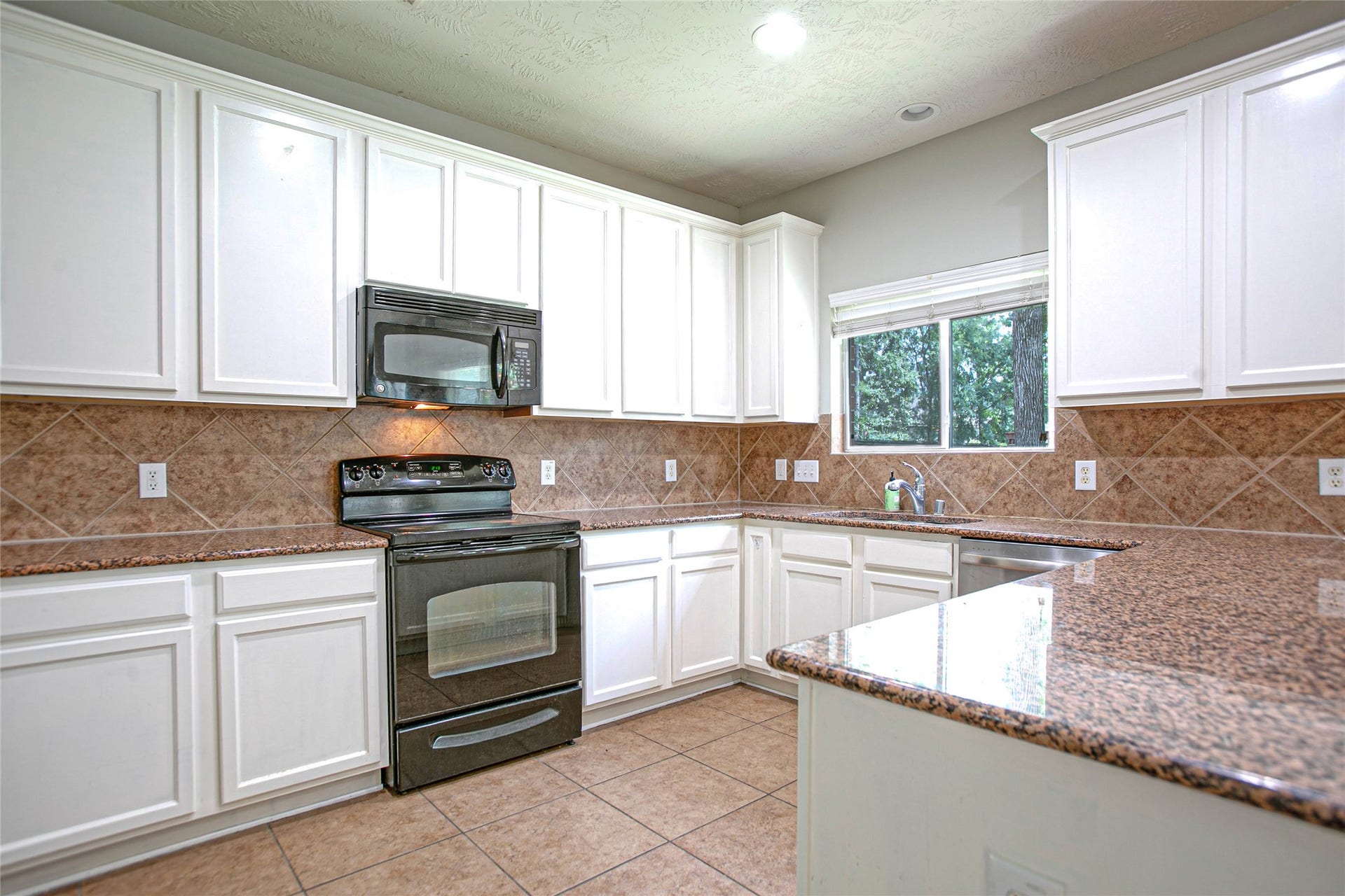 43 W Spindle Tree Circle, The Woodlands, TX 77382