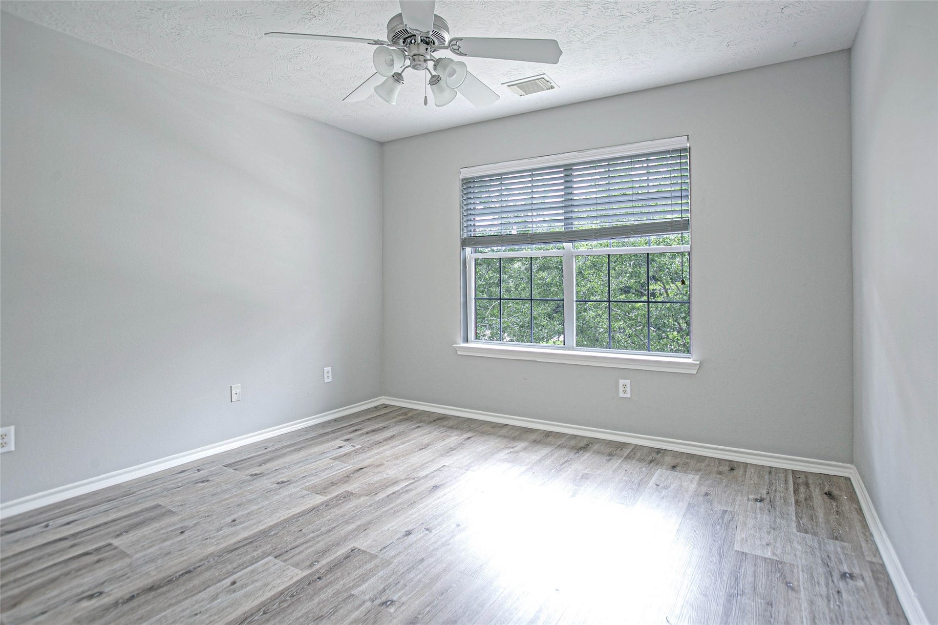 43 W Spindle Tree Circle, The Woodlands, TX 77382