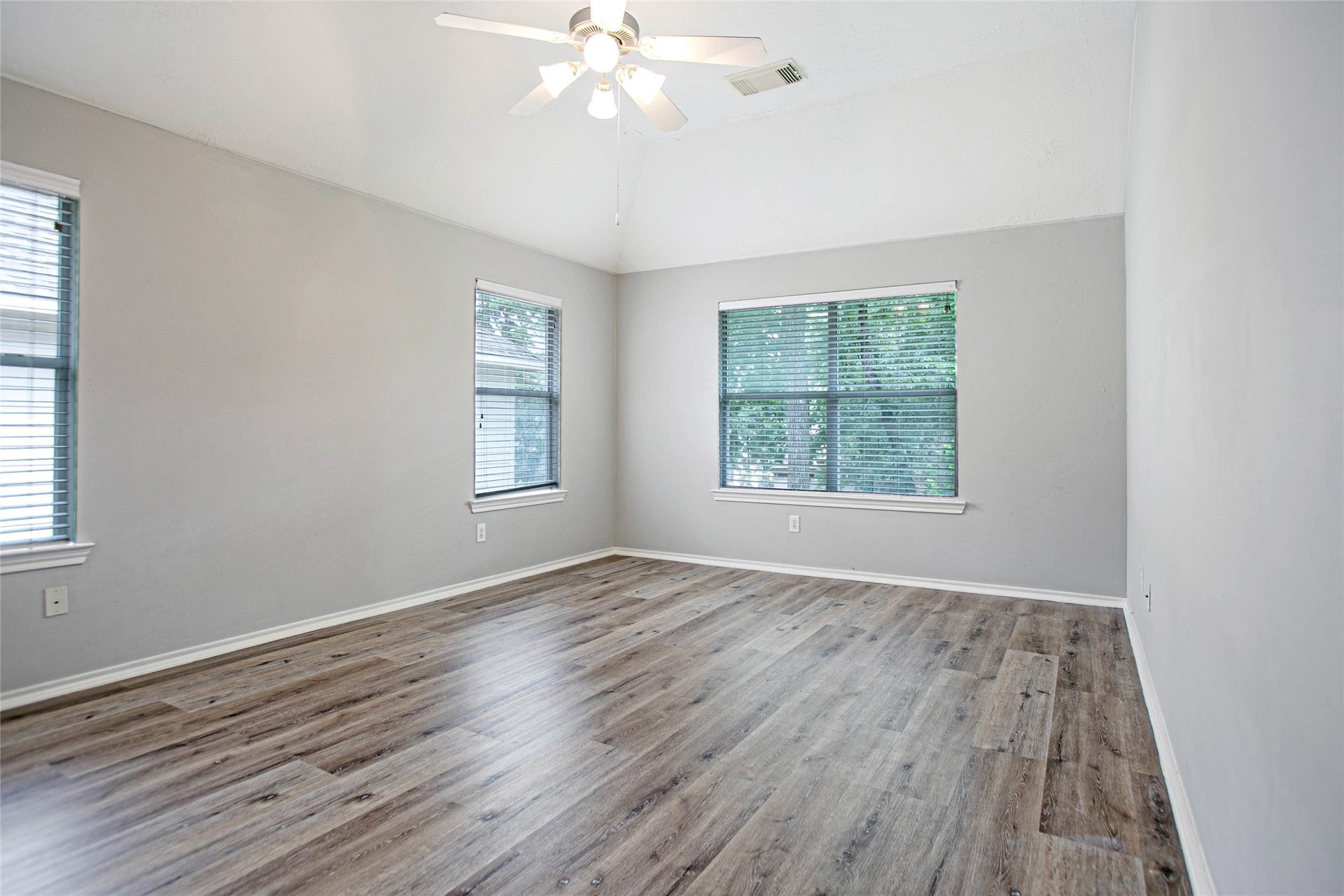 43 W Spindle Tree Circle, The Woodlands, TX 77382