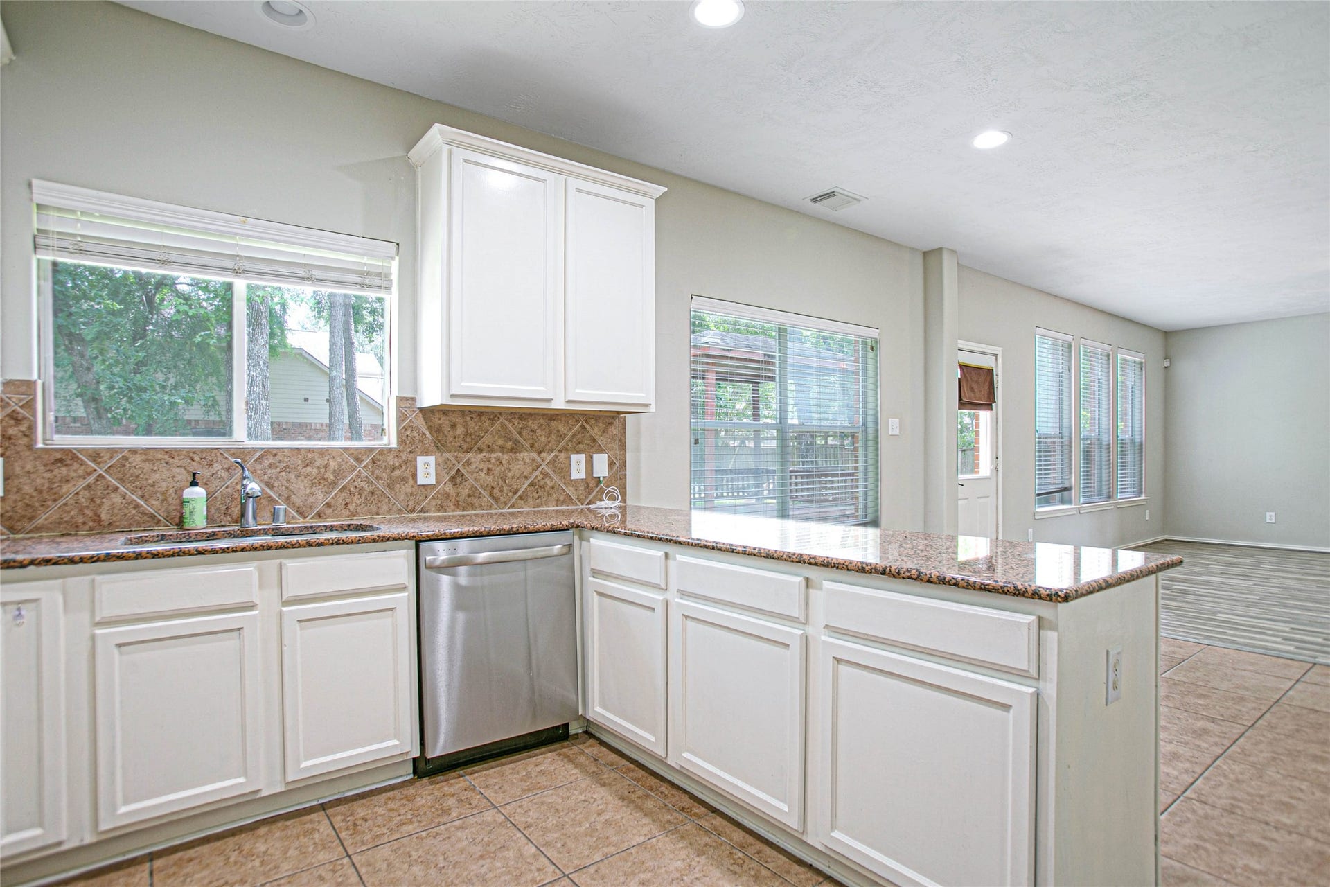 43 W Spindle Tree Circle, The Woodlands, TX 77382