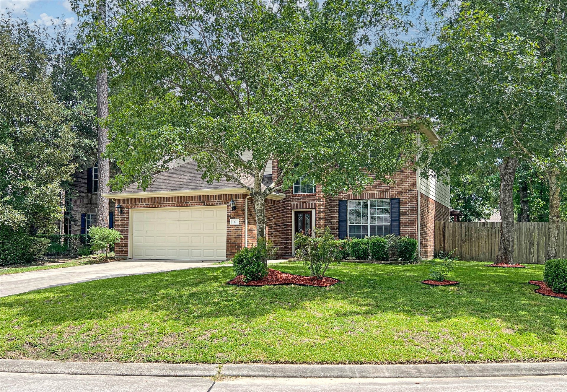 43 W Spindle Tree Circle, The Woodlands, TX 77382
