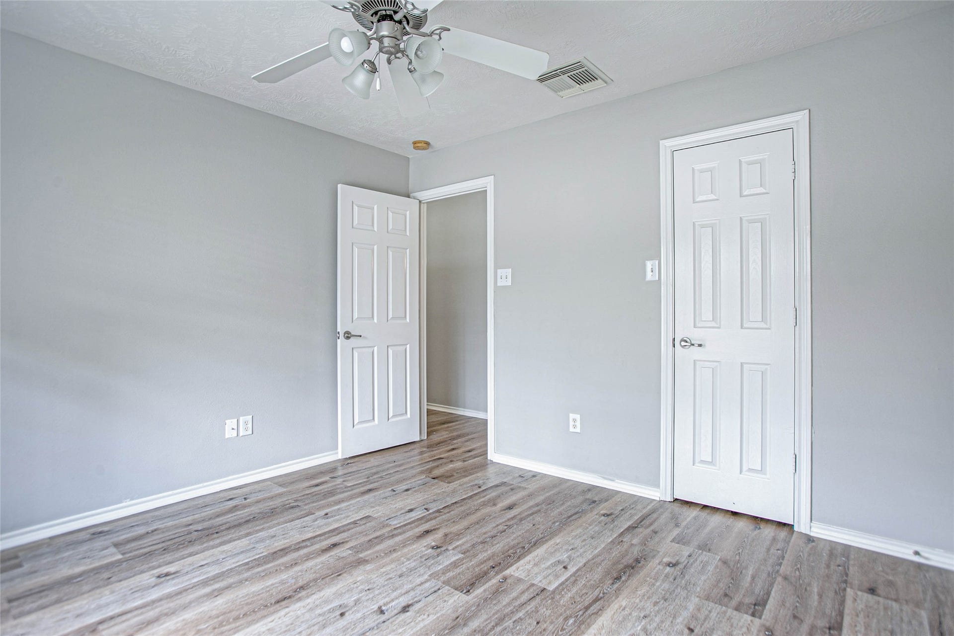 43 W Spindle Tree Circle, The Woodlands, TX 77382