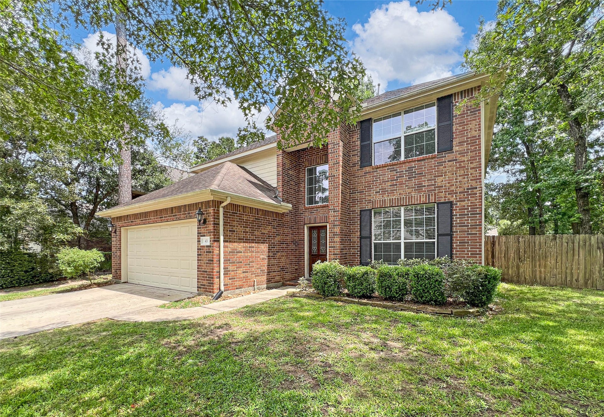 43 W Spindle Tree Circle, The Woodlands, TX 77382