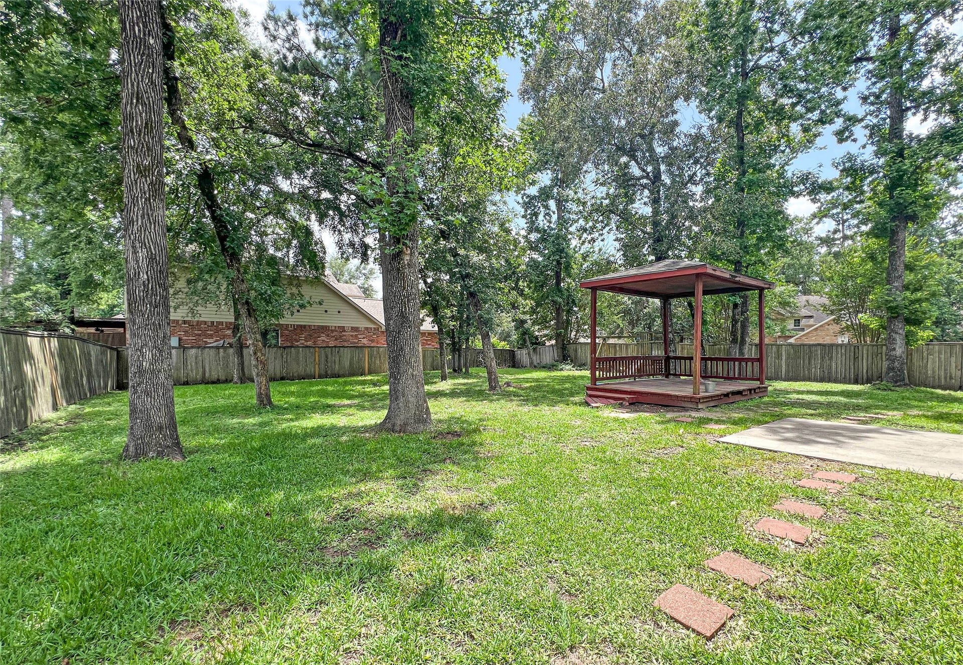 43 W Spindle Tree Circle, The Woodlands, TX 77382