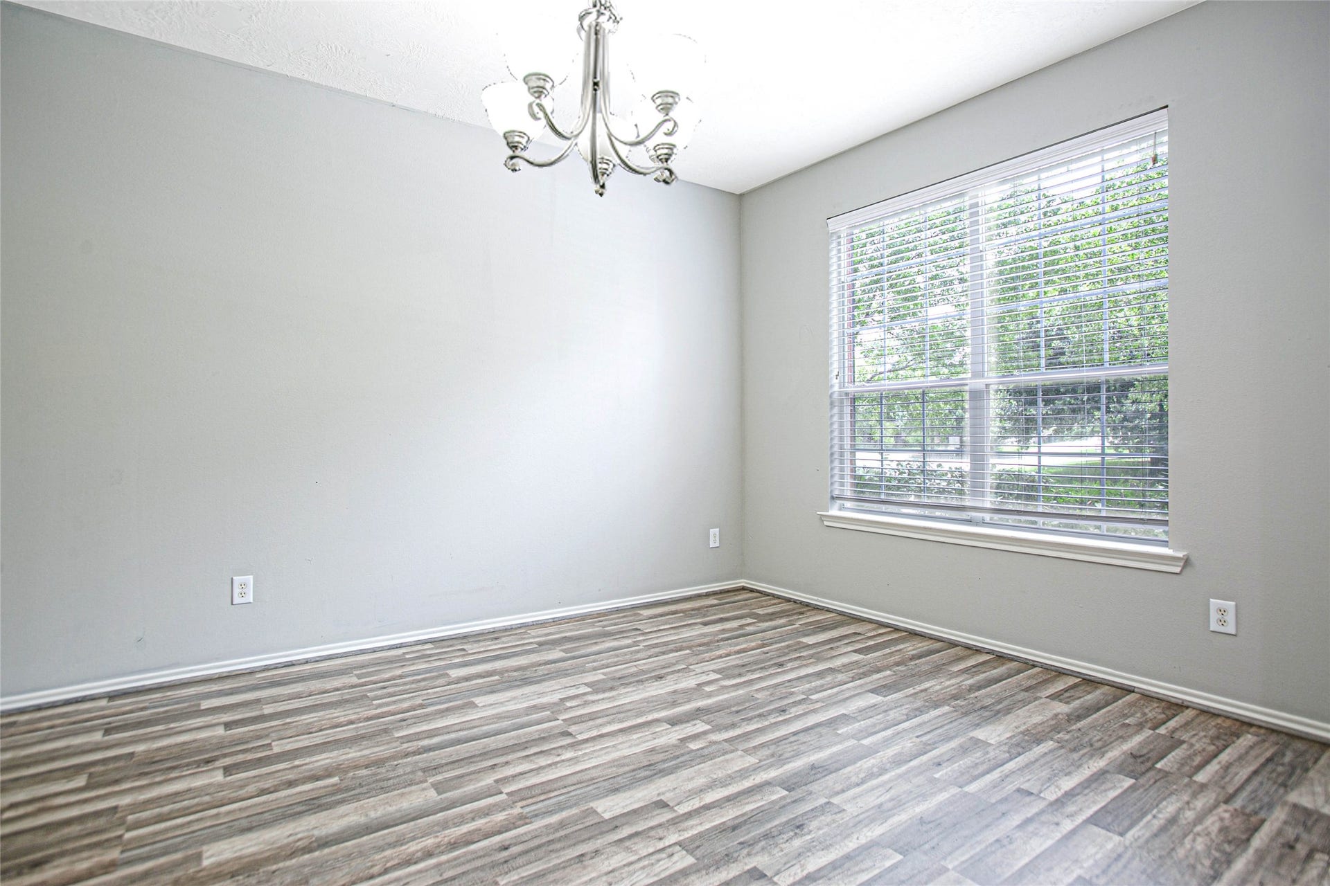 43 W Spindle Tree Circle, The Woodlands, TX 77382