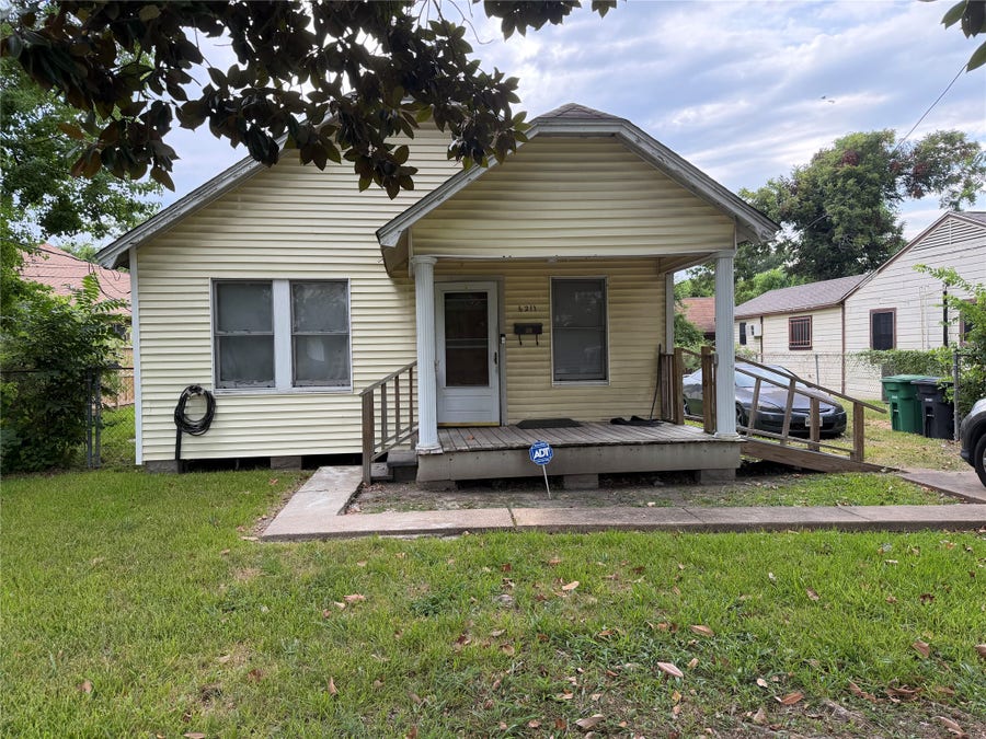 Property photo for 6211 Los Angeles Street, Houston, TX