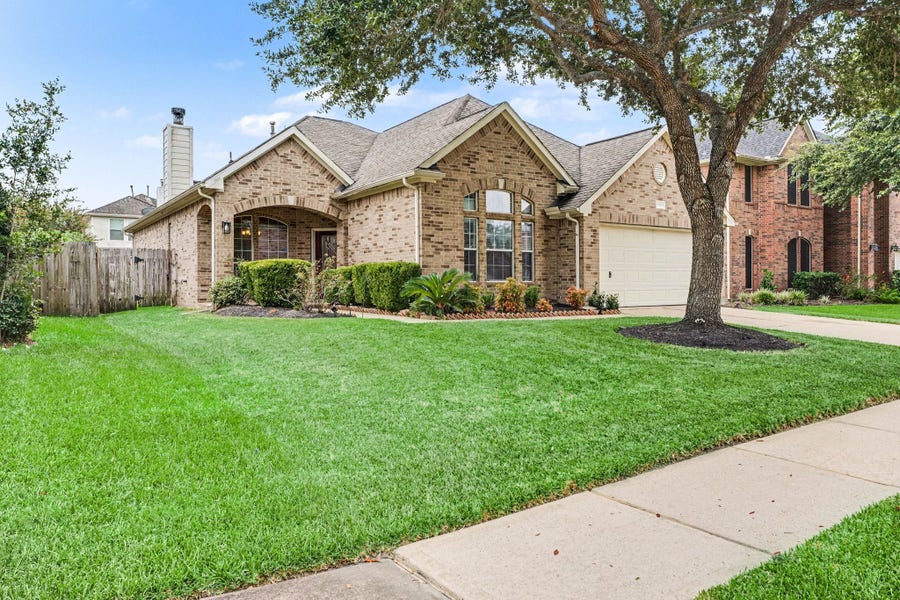 Property photo for 9018 Sunny Brook Lane, Pearland, TX