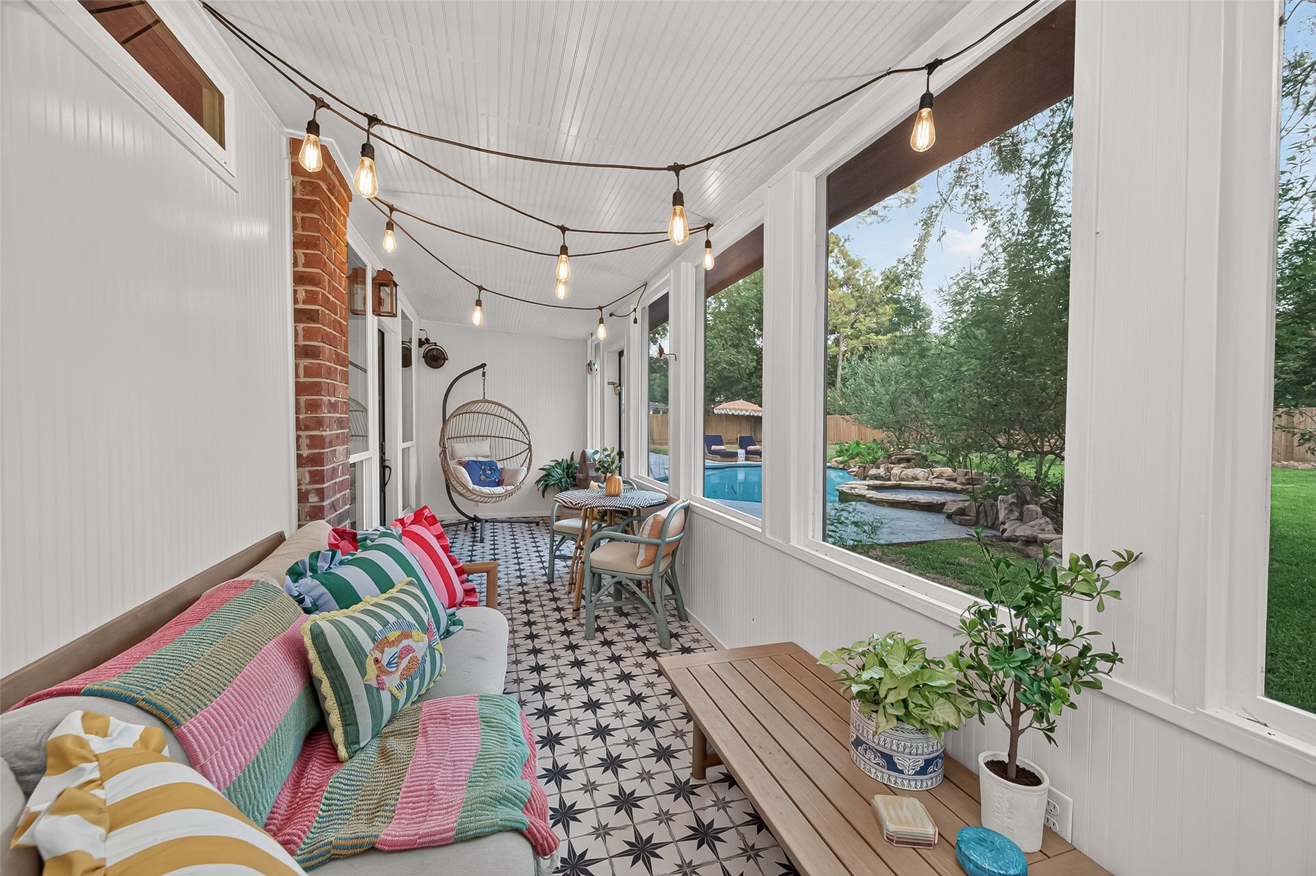 38 N Longspur Drive, The Woodlands, TX 77380 38 N Longspur Drive, The Woodlands, TX 77380