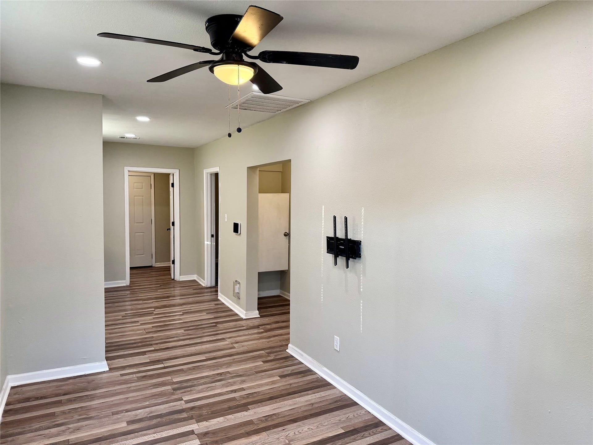 3409 Providence Street, Houston, TX 77020 Living room entry.