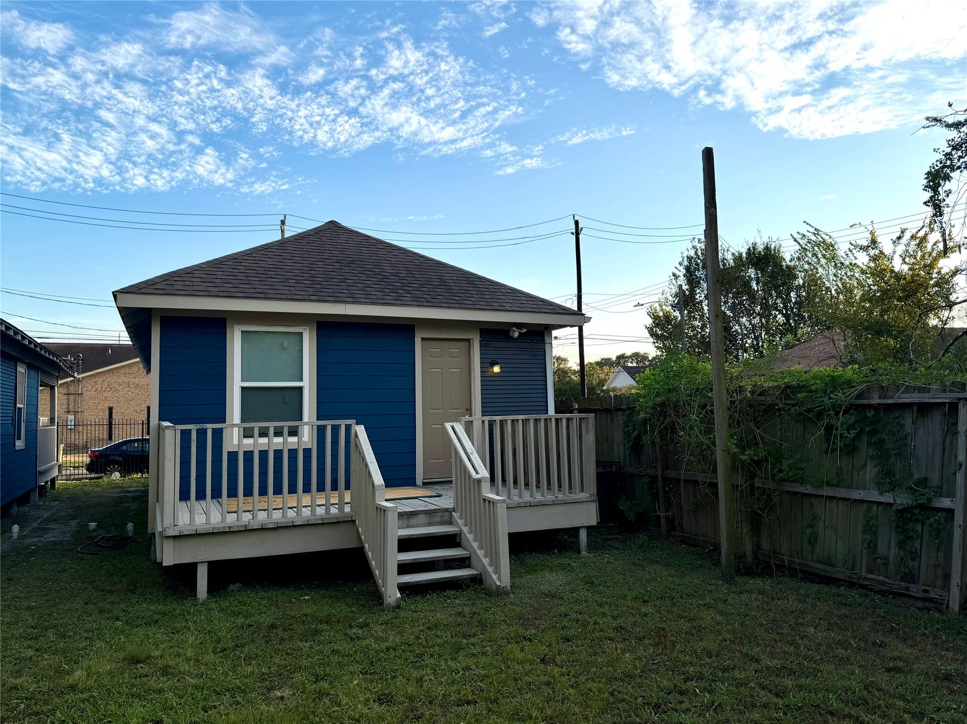 3409 Providence Street, Houston, TX 77020 Deck outside back door.