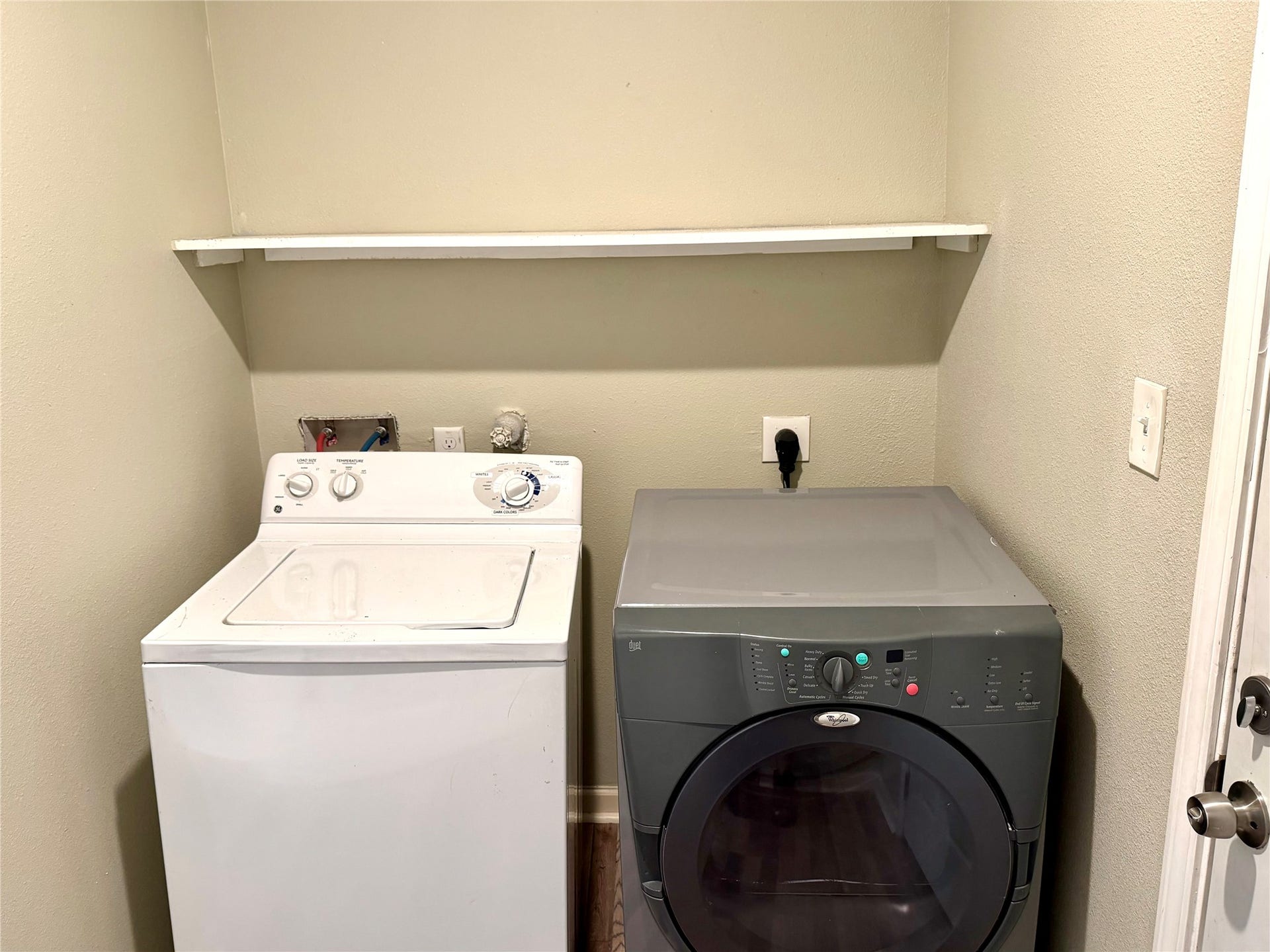 3409 Providence Street, Houston, TX 77020 Laundry room with full size washer and dryer.