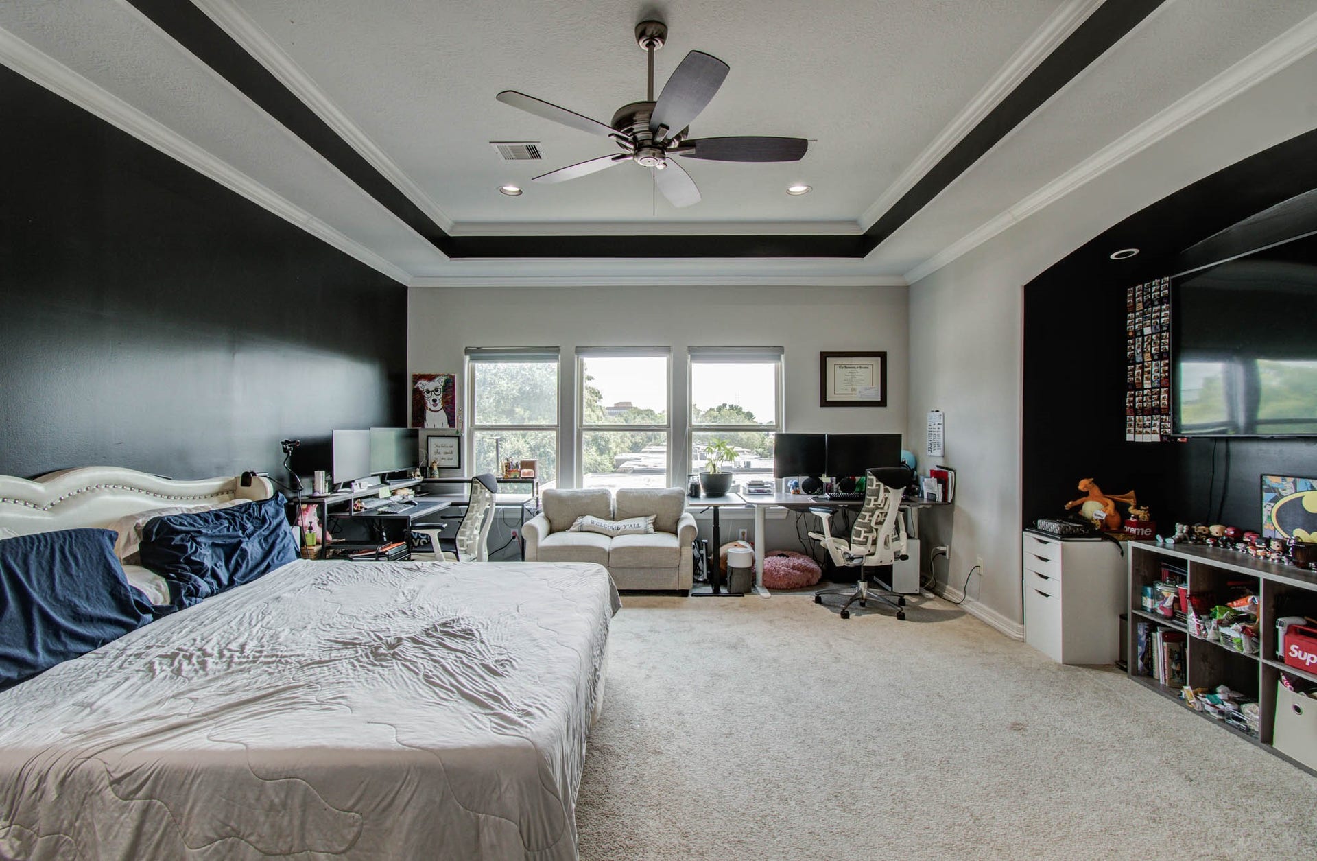 11123 Olympia Drive, Houston, TX 77042 Massive primary bedroom with lots of lighting