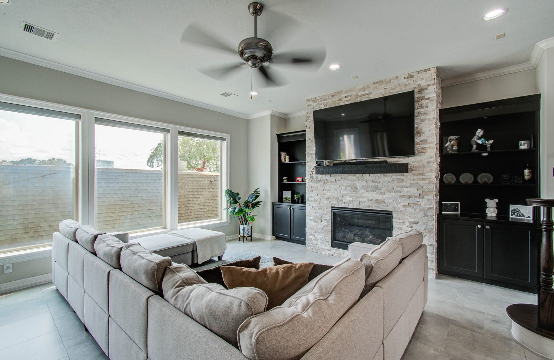 11123 Olympia Drive, Houston, TX 77042 Living room area.