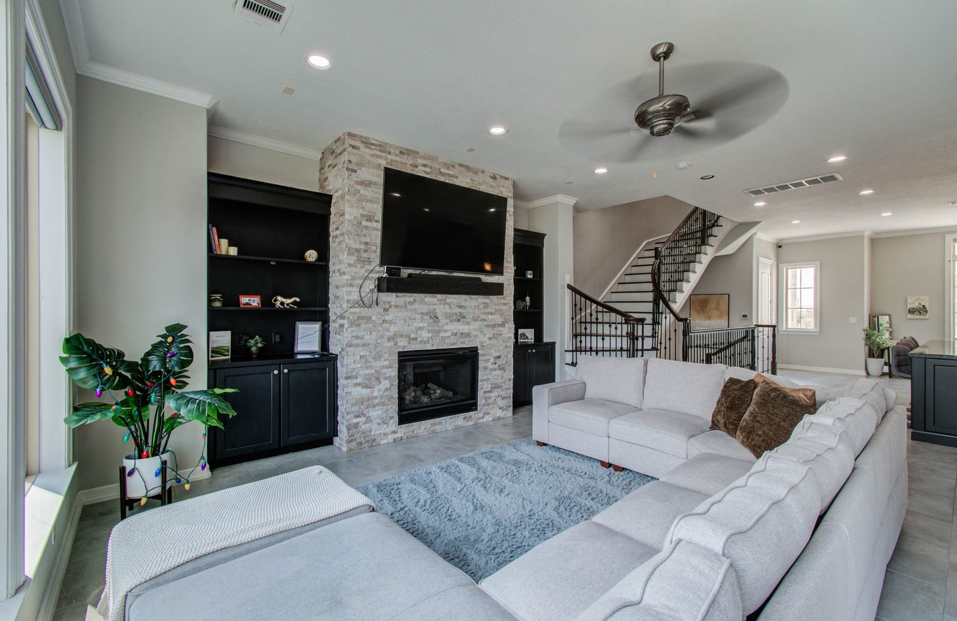 11123 Olympia Drive, Houston, TX 77042 Living room area.