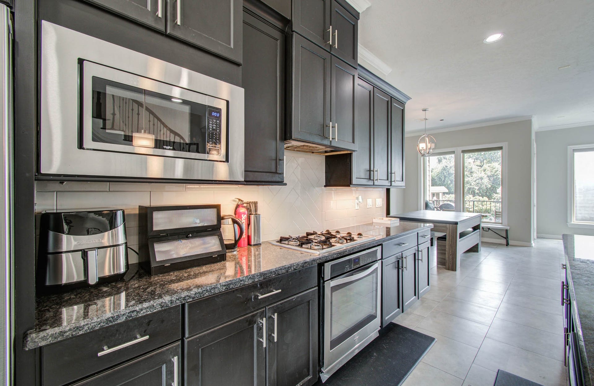 11123 Olympia Drive, Houston, TX 77042 All stainless steel appliances