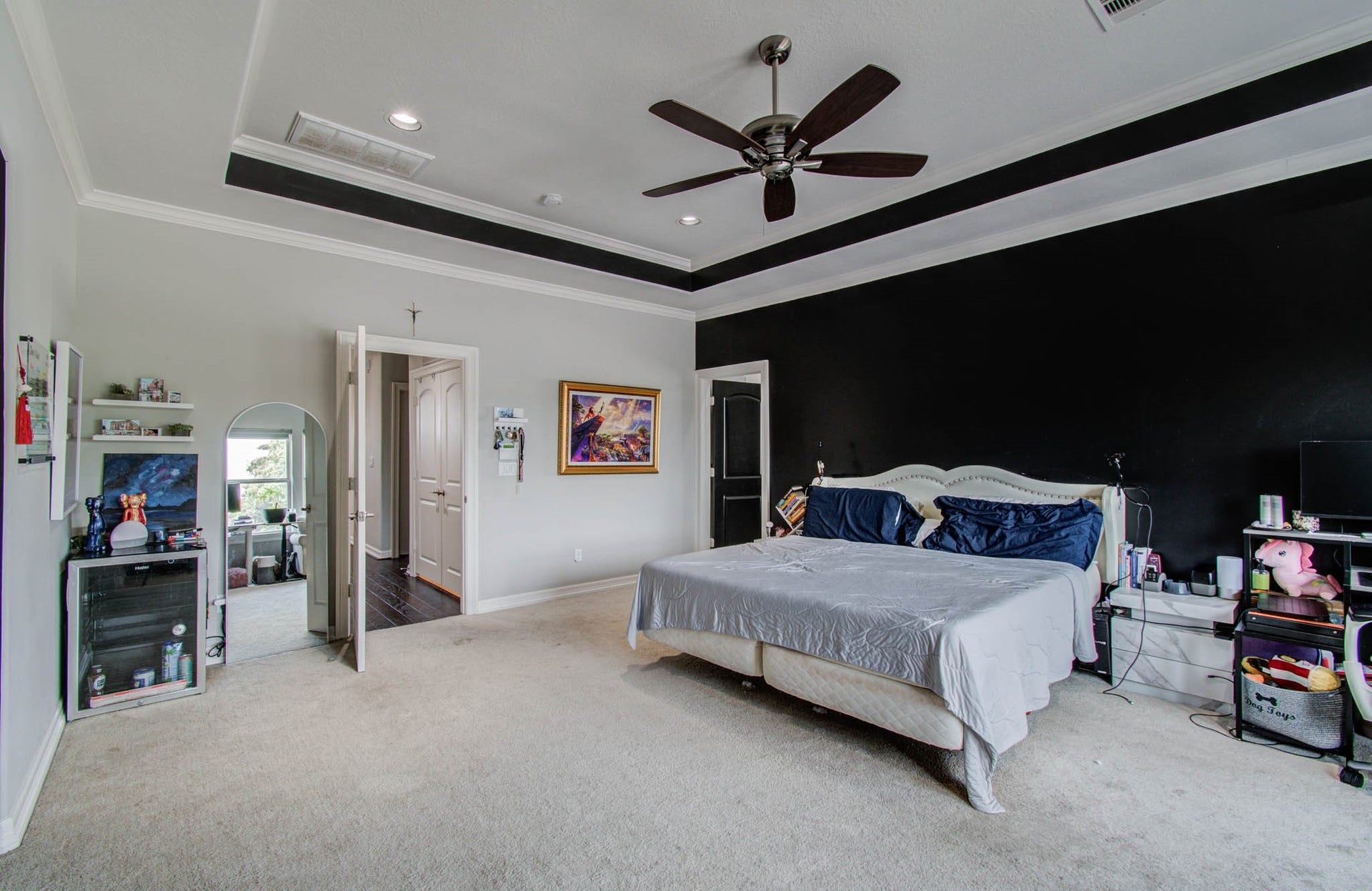 11123 Olympia Drive, Houston, TX 77042 Massive primary bedroom with lots of lighting