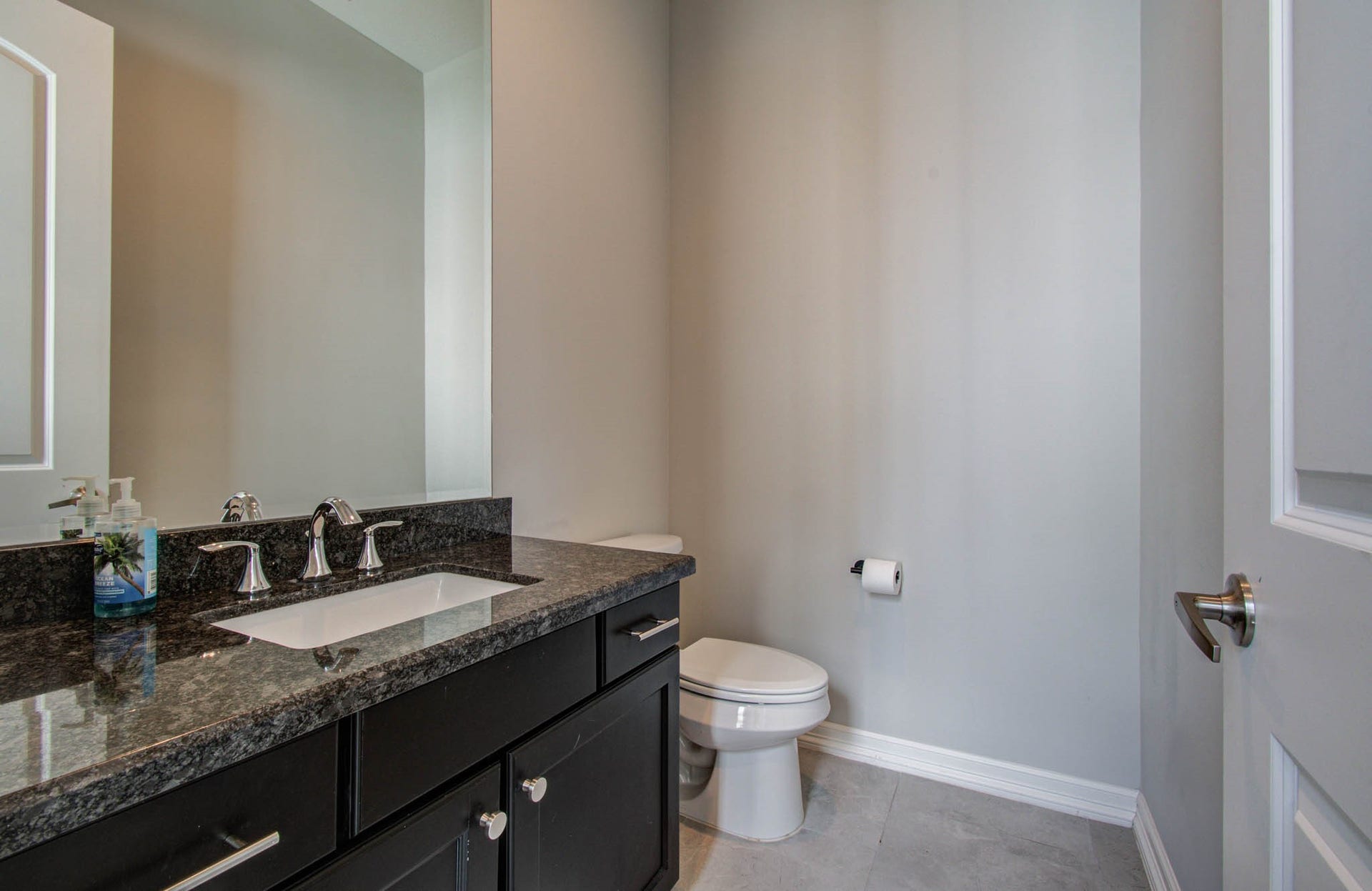 11123 Olympia Drive, Houston, TX 77042 Half bathroom.