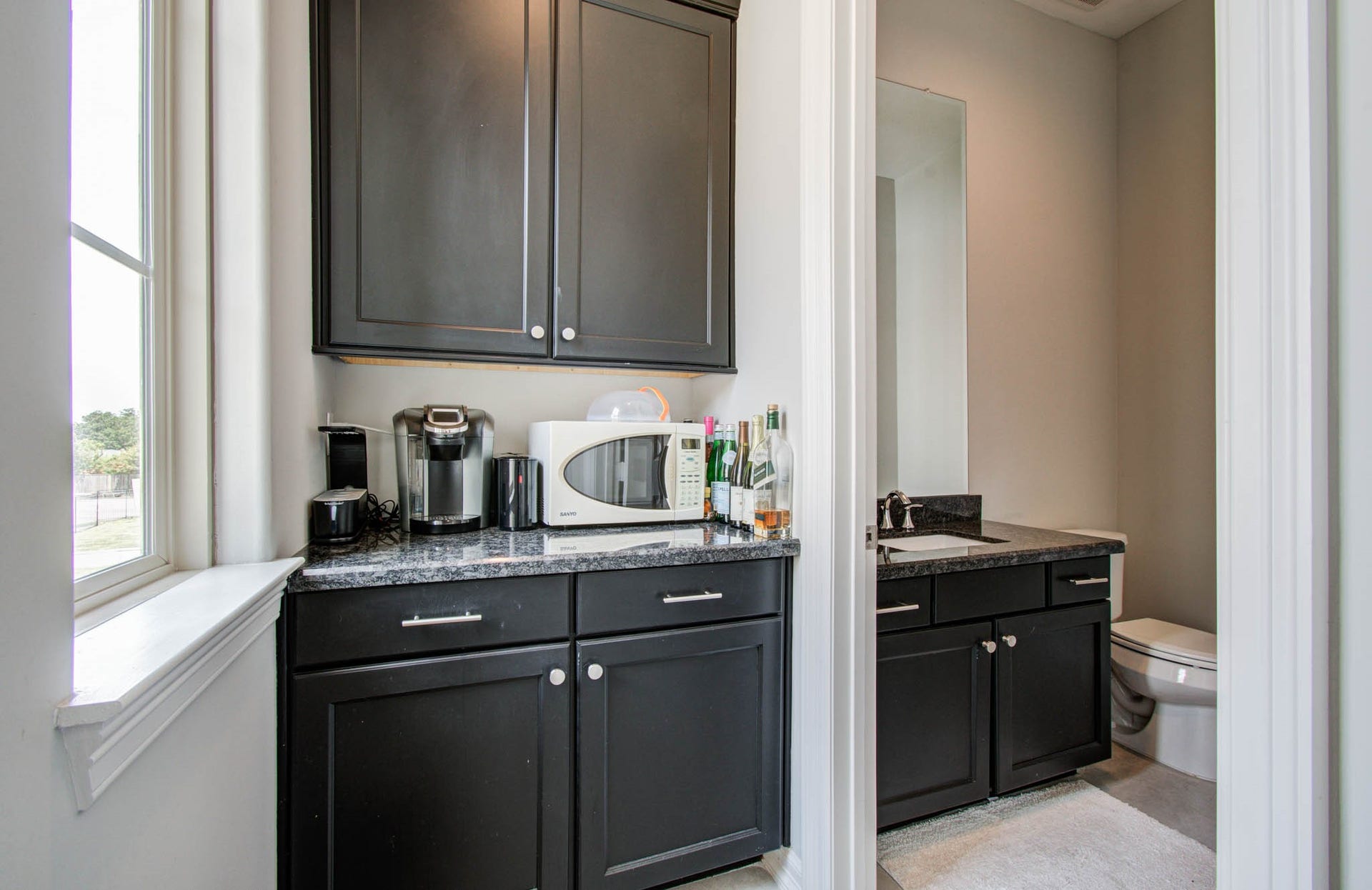 11123 Olympia Drive, Houston, TX 77042 Butler's pantry area.