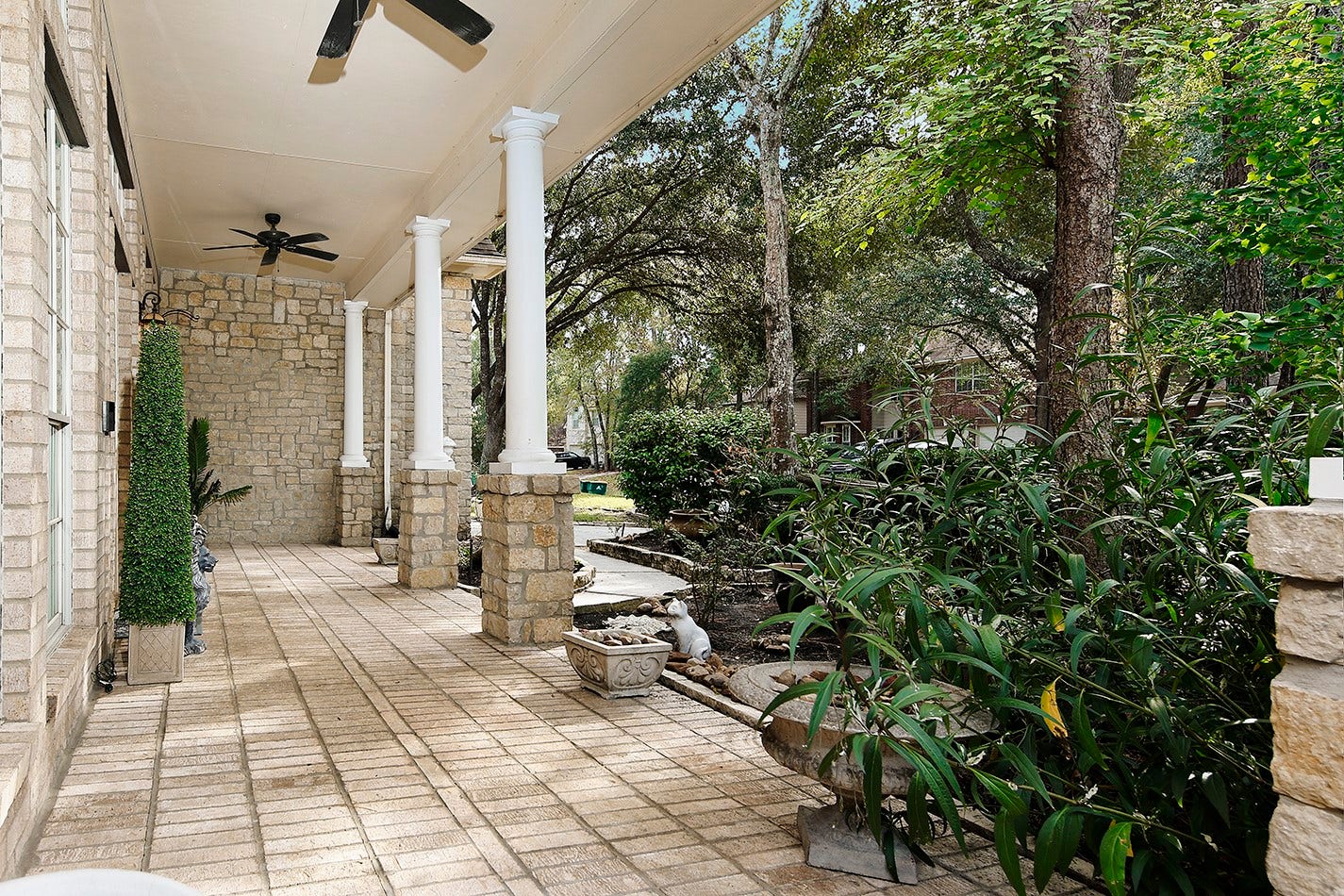 174 N Wimberly Way, The Woodlands, TX 77385 Front porch