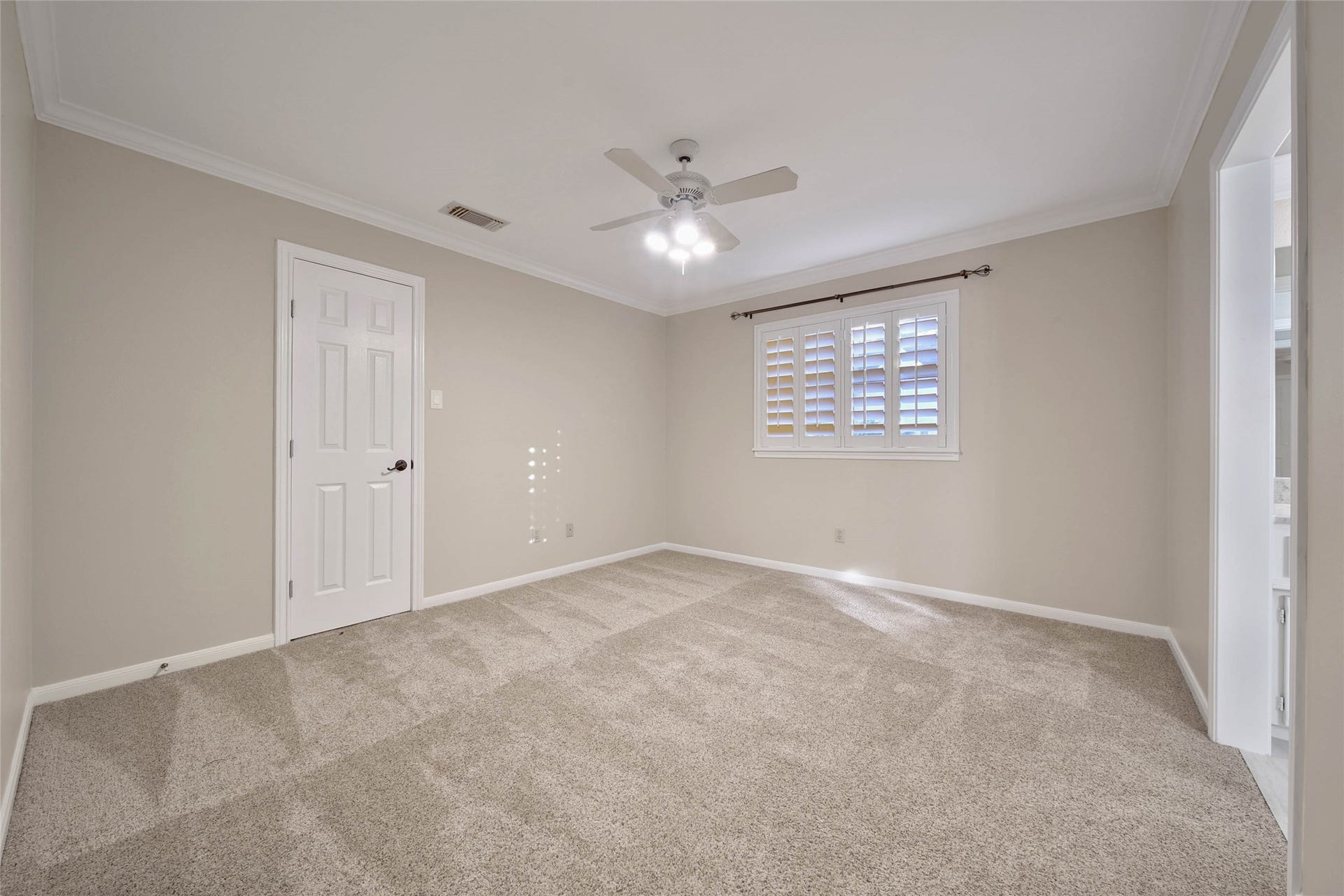 5814 Woodland Creek Drive, Kingwood, TX 77345 Upstairs bedrooms are spacious and feature large closets and every bedroom has access to a bath. Plantation shutters in all the bedrooms.