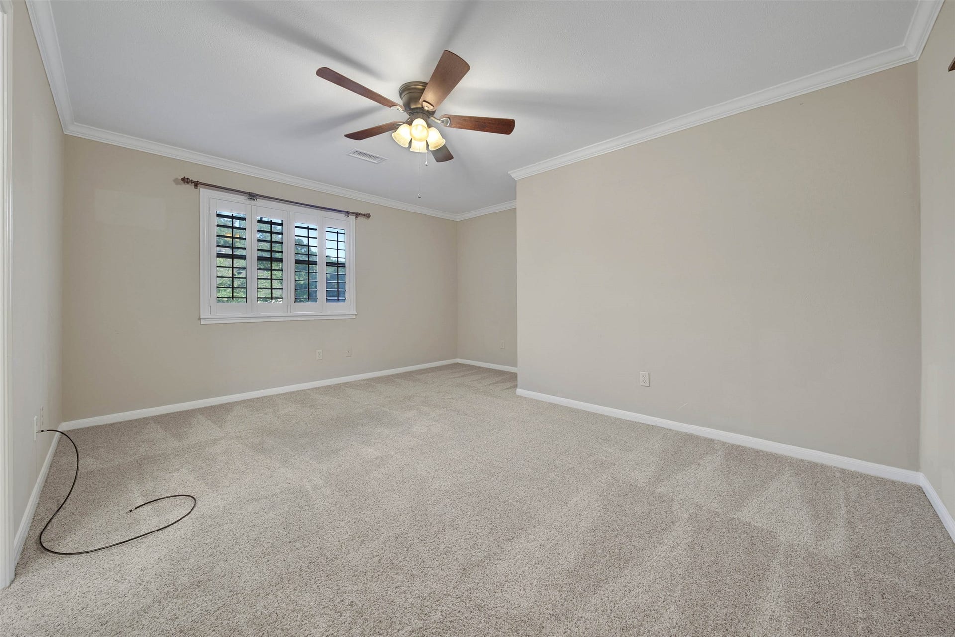 5814 Woodland Creek Drive, Kingwood, TX 77345 Upstairs bedrooms are spacious and feature large closets and every bedroom has access to a bath. Plantation shutters in all the bedrooms.