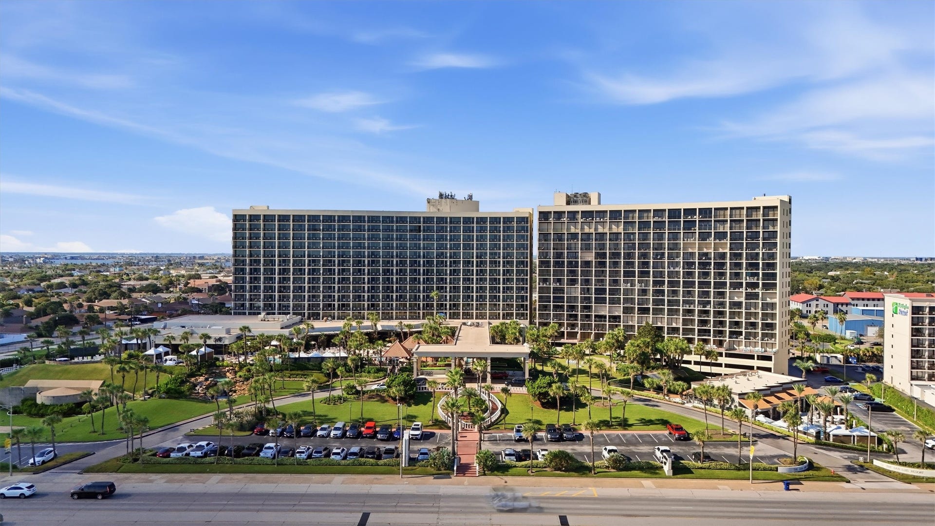 5220 Seawall Boulevard, #1233D, Galveston, TX 77551 A sweeping exterior view showcases the San Luis and its beautifully landscaped grounds along Seawall Boulevard.