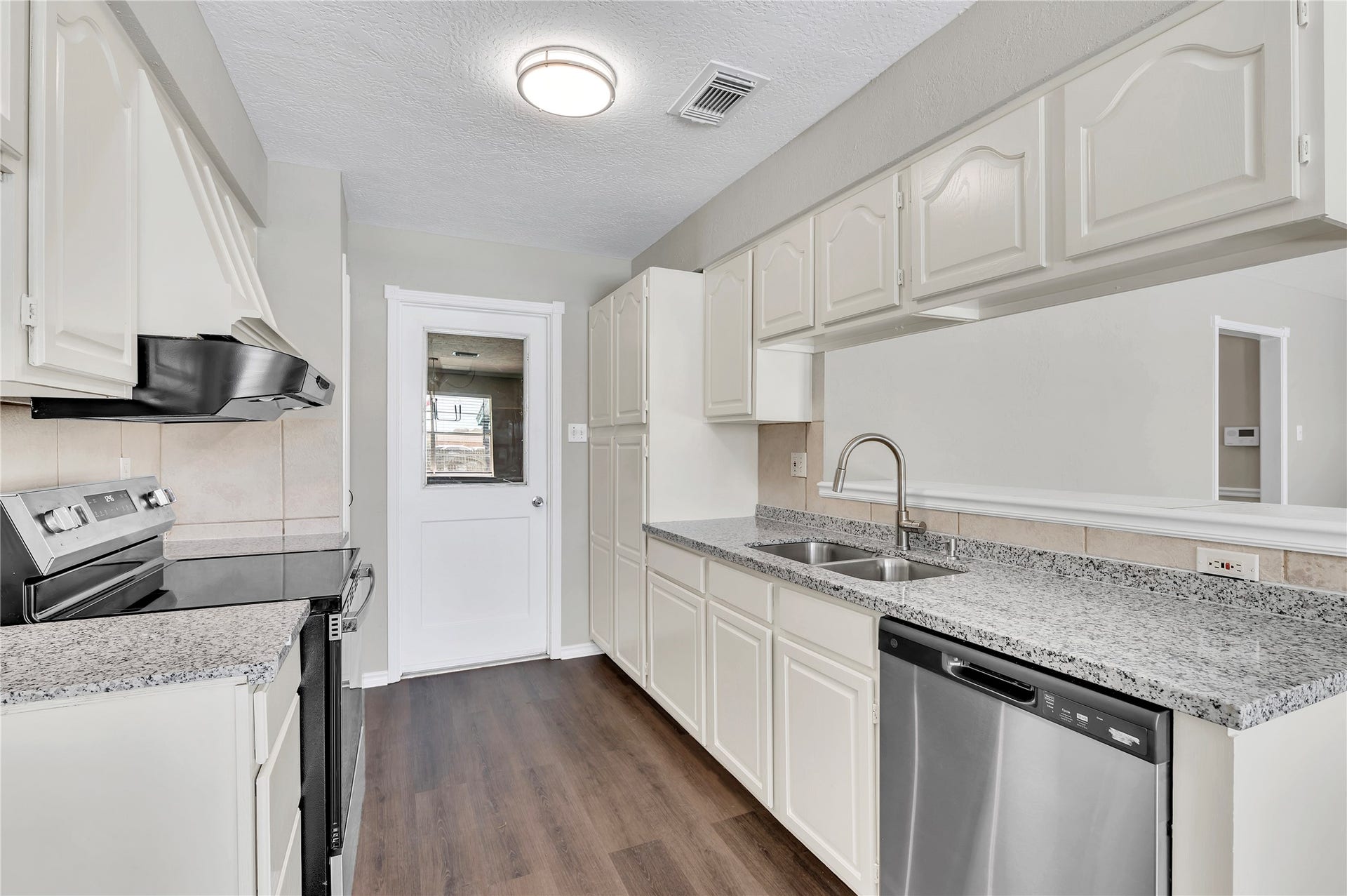 5422 Thistle Drive, Dickinson, TX 77539 5422 Thistle Drive, Dickinson, TX 77539