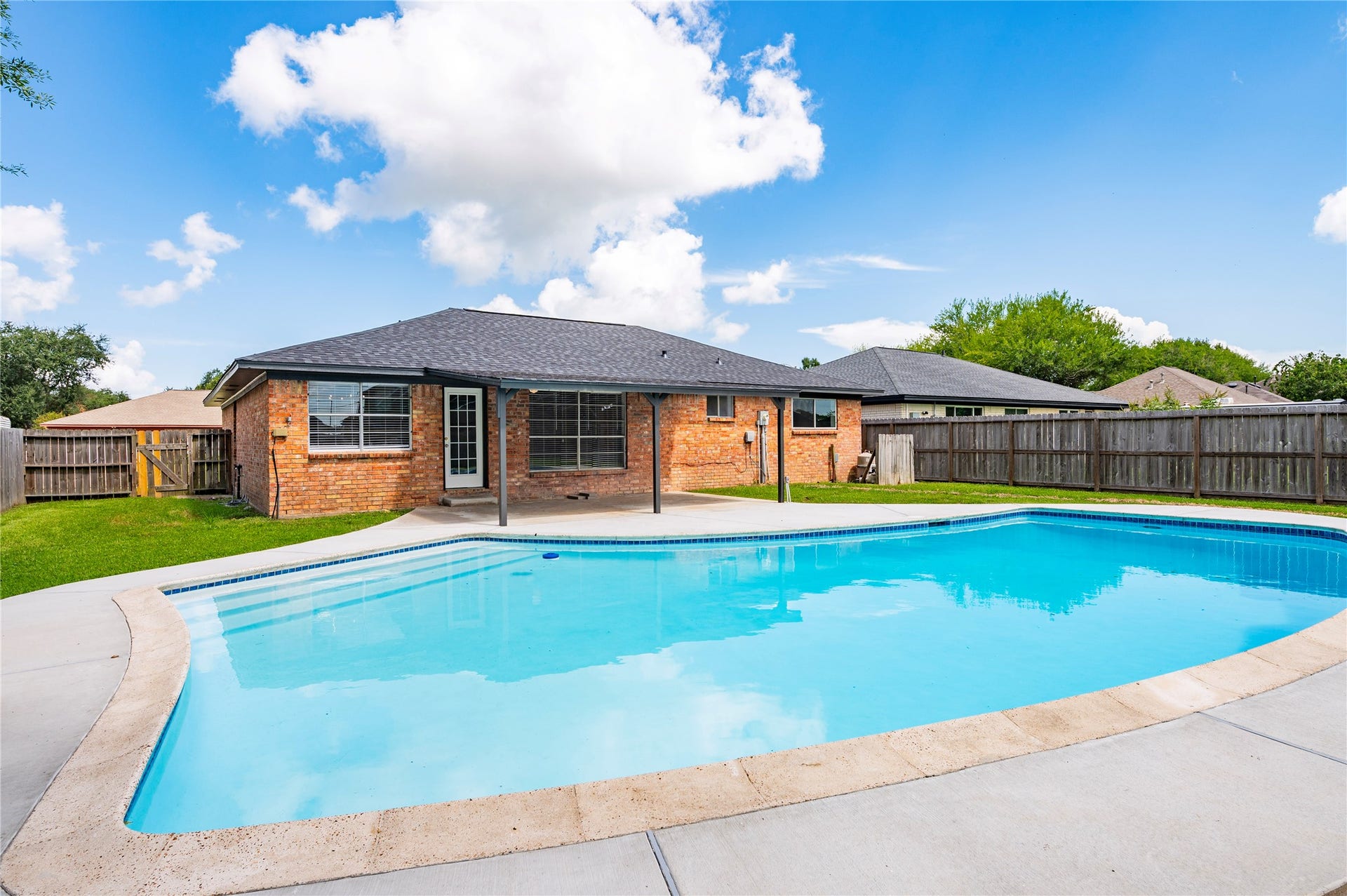 5422 Thistle Drive, Dickinson, TX 77539 5422 Thistle Drive, Dickinson, TX 77539