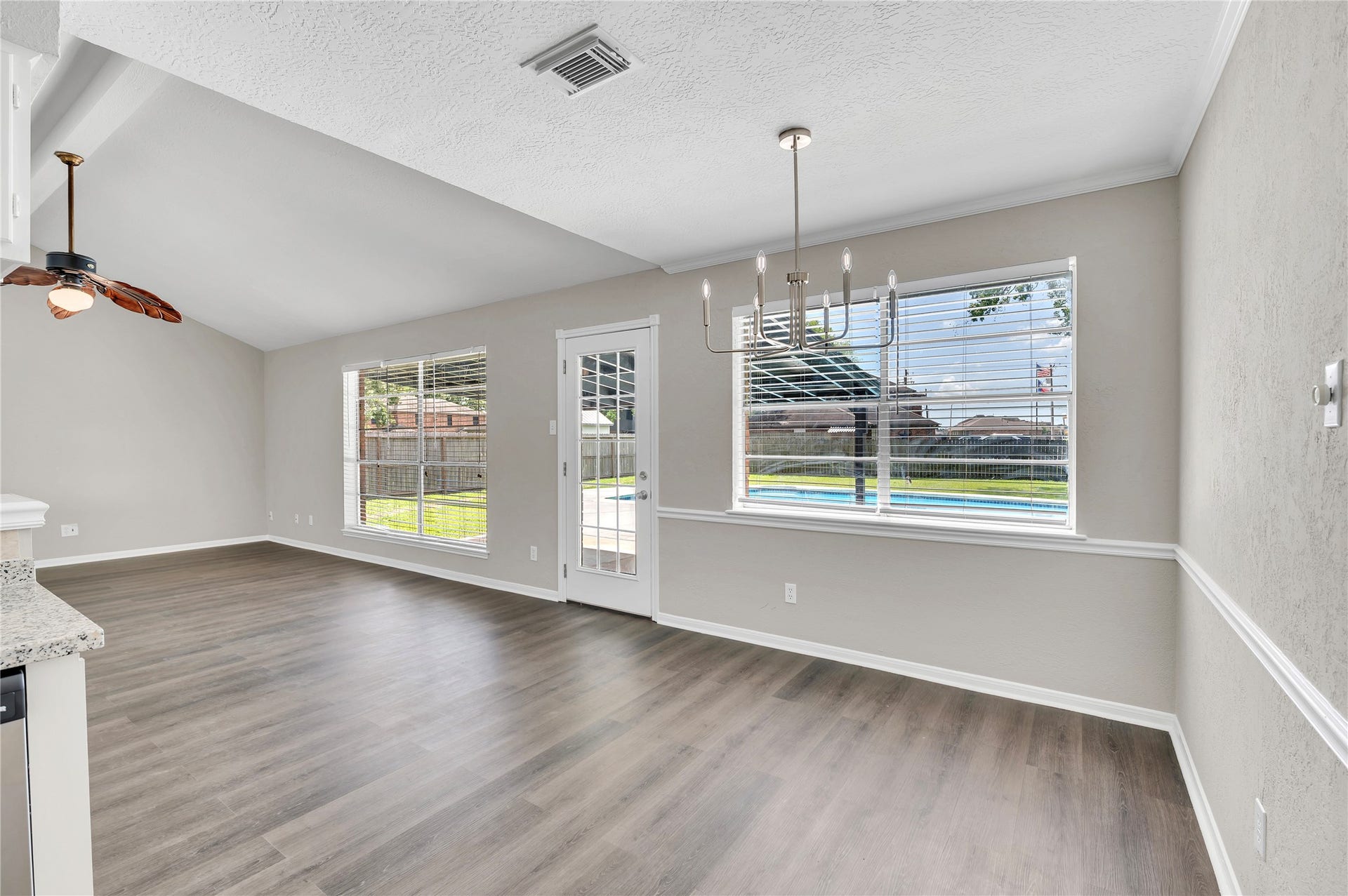 5422 Thistle Drive, Dickinson, TX 77539 5422 Thistle Drive, Dickinson, TX 77539