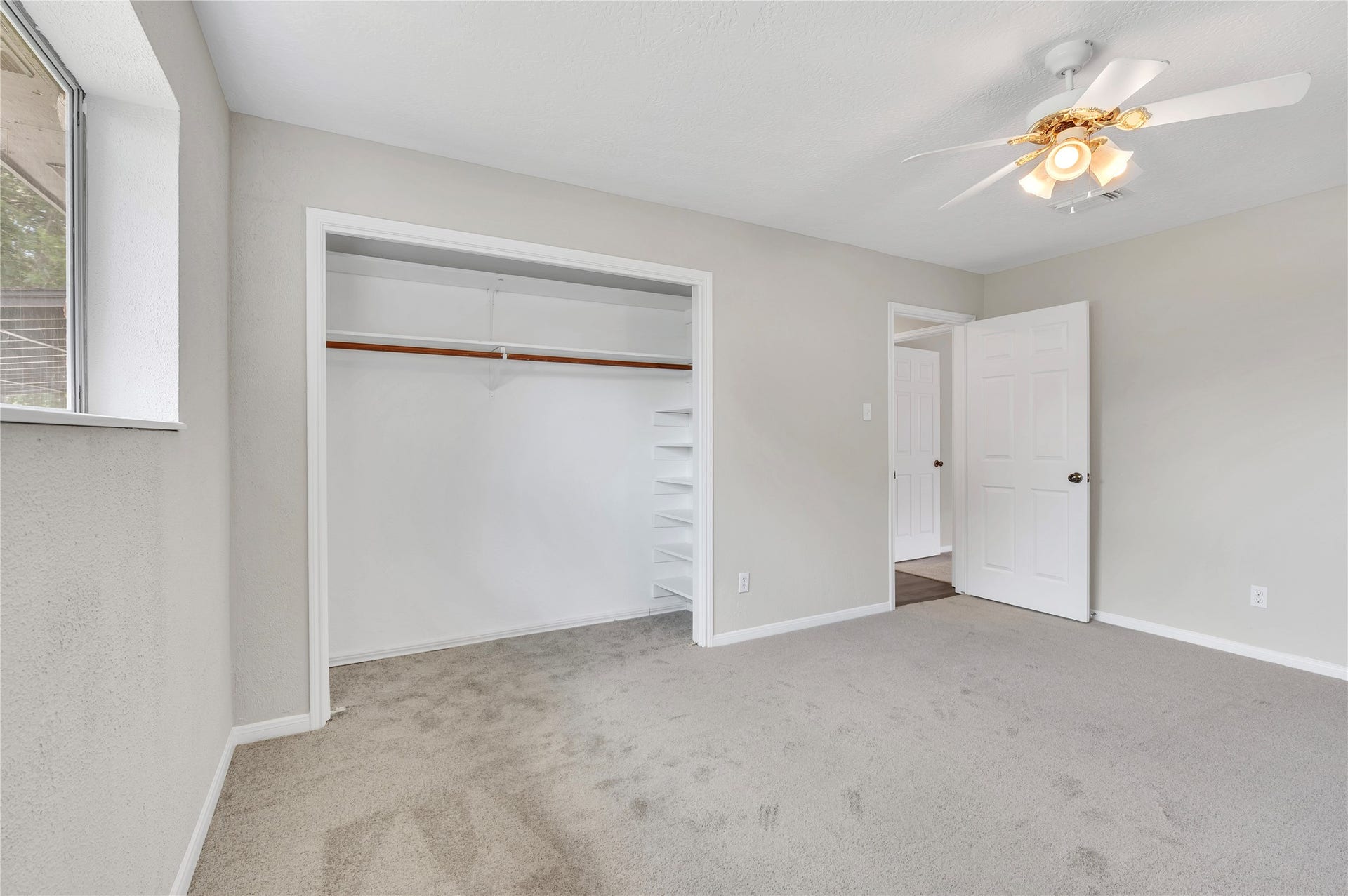 5422 Thistle Drive, Dickinson, TX 77539 5422 Thistle Drive, Dickinson, TX 77539