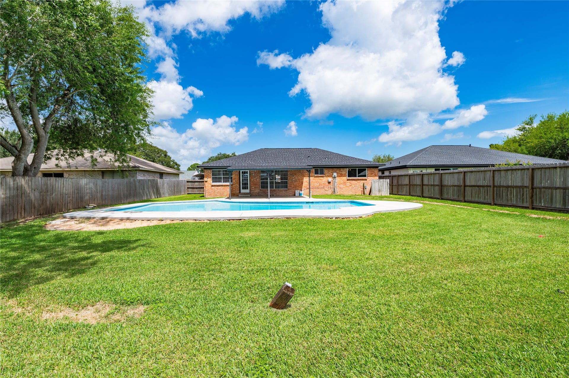 5422 Thistle Drive, Dickinson, TX 77539 5422 Thistle Drive, Dickinson, TX 77539