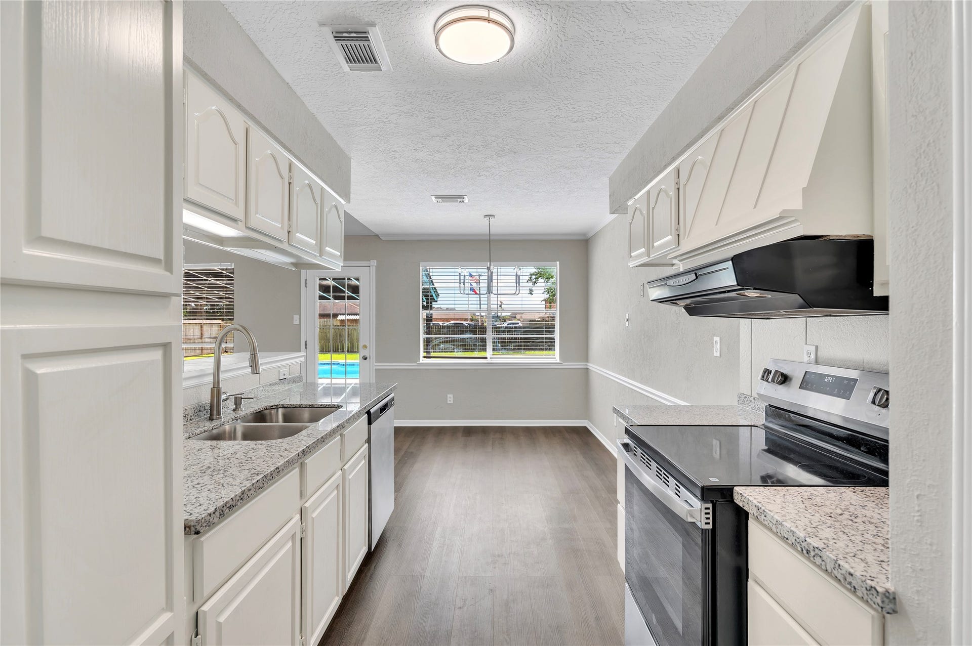 5422 Thistle Drive, Dickinson, TX 77539 5422 Thistle Drive, Dickinson, TX 77539