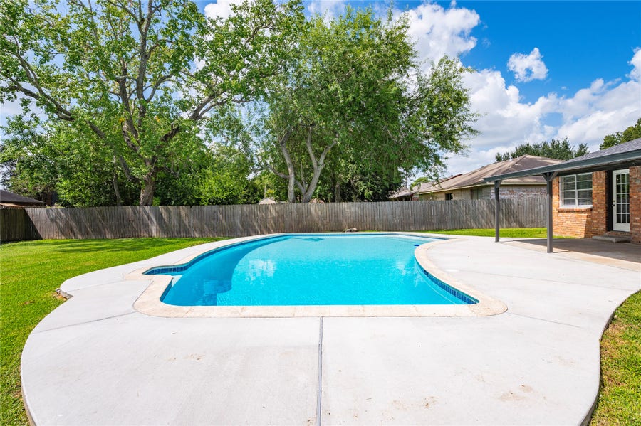 Property photo for 5422 Thistle Drive, Dickinson, TX