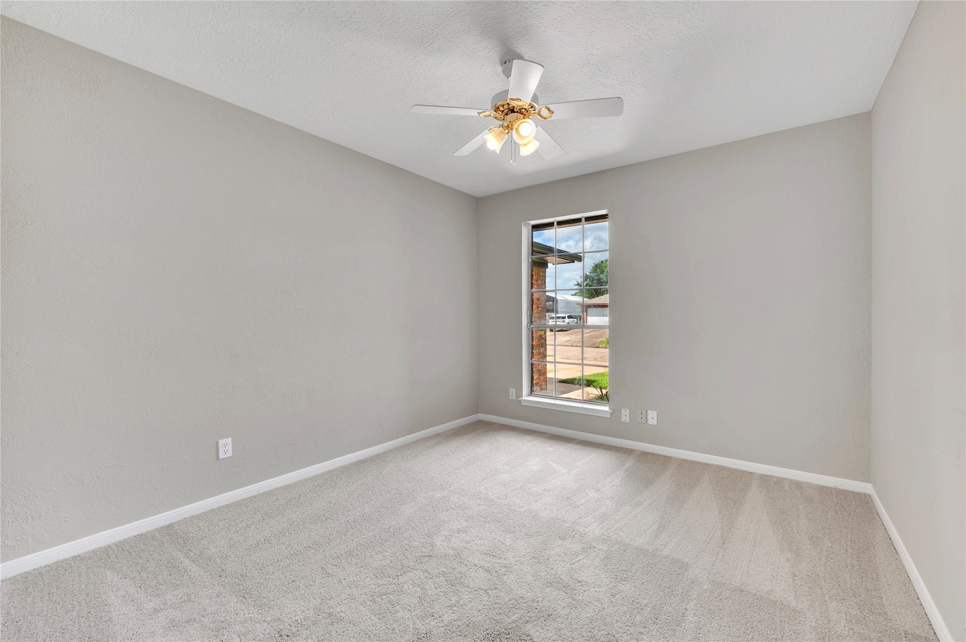 5422 Thistle Drive, Dickinson, TX 77539 5422 Thistle Drive, Dickinson, TX 77539
