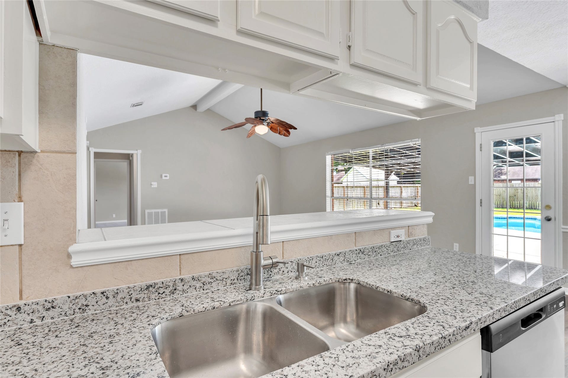 5422 Thistle Drive, Dickinson, TX 77539 5422 Thistle Drive, Dickinson, TX 77539