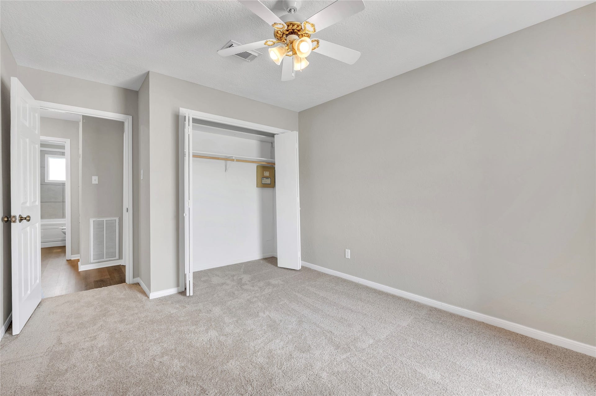 5422 Thistle Drive, Dickinson, TX 77539 5422 Thistle Drive, Dickinson, TX 77539