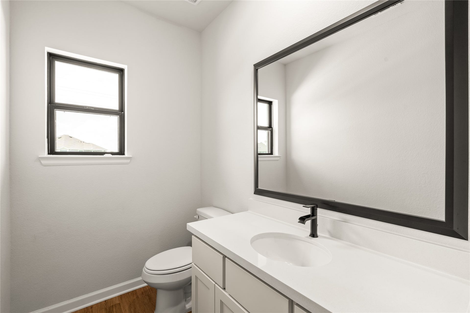 9607 Maple Wood Drive, Missouri City, TX 77459 Bright and modern bathroom featuring sleek fixtures and a large mirror. Perfect for guests!