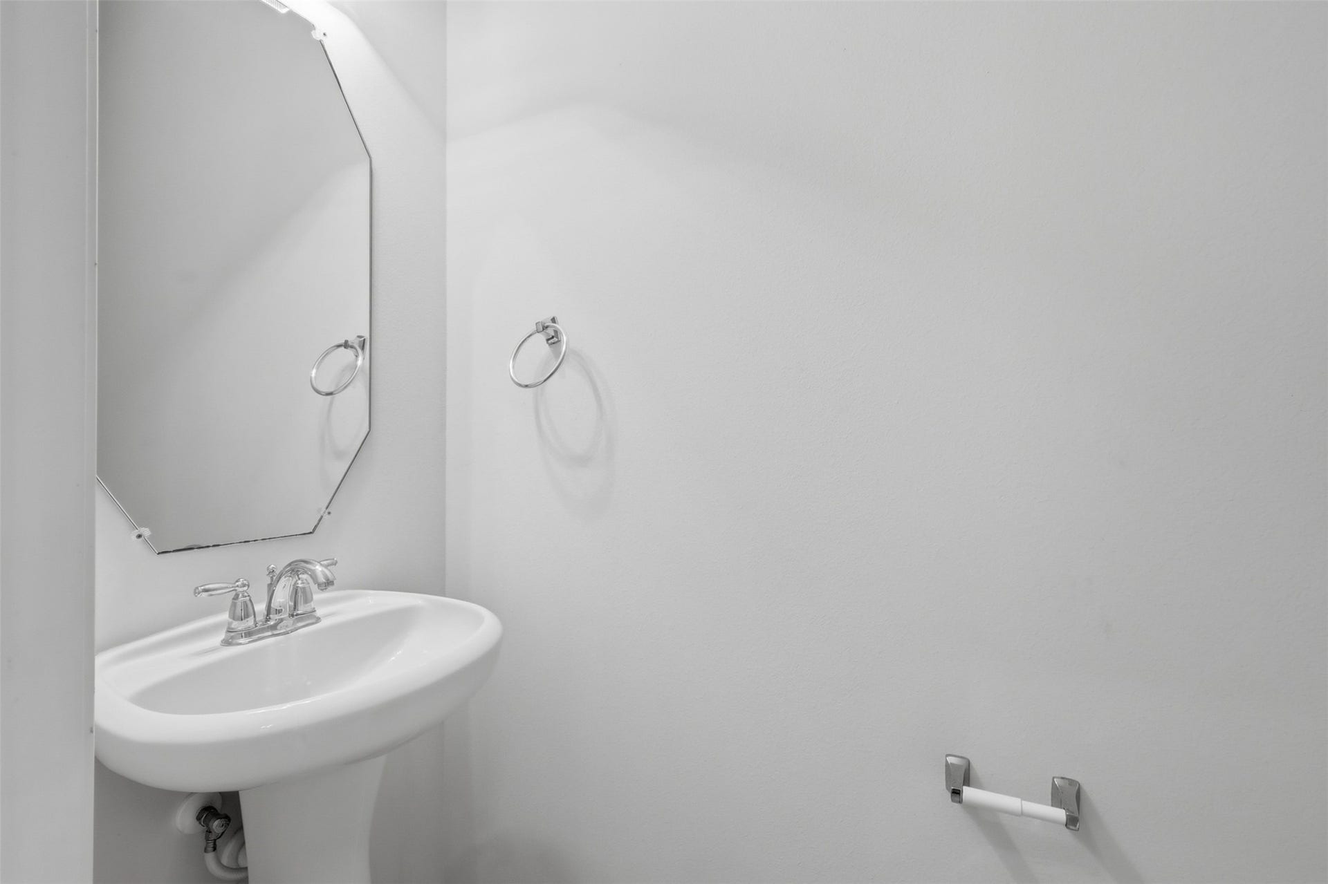 13806 Cove Landing Lane, Rosharon, TX 77583 The convenient half bath features a pedestal sink and a clean, functional design.