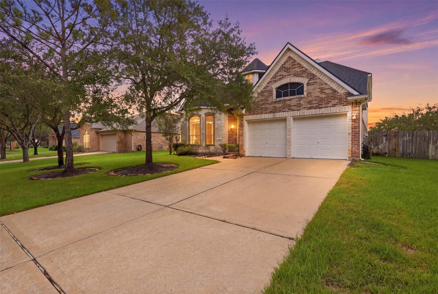 Property photo for 13806 Cove Landing Lane, Rosharon, TX