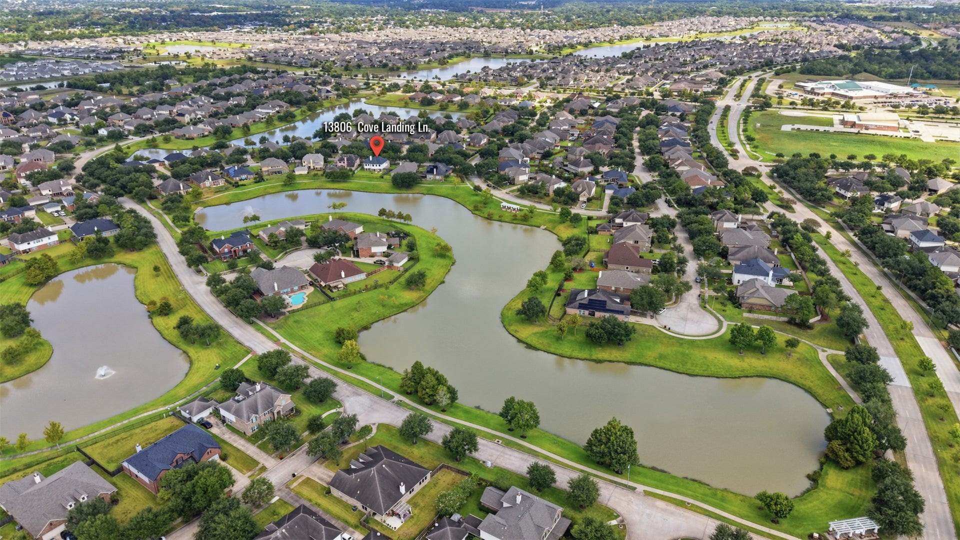 13806 Cove Landing Lane, Rosharon, TX 77583 The aerial perspective showcases 13806 Cove Landing Lane within Savannah Coves established neighborhood of lakes and winding streets.