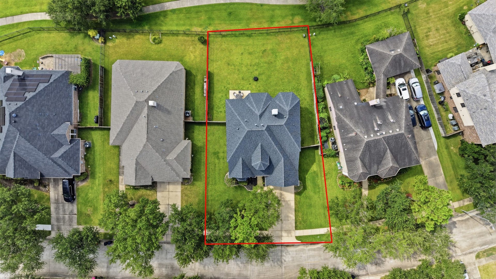 13806 Cove Landing Lane, Rosharon, TX 77583 The overhead view clearly showcases the property boundaries and the generous lot surrounding the home.