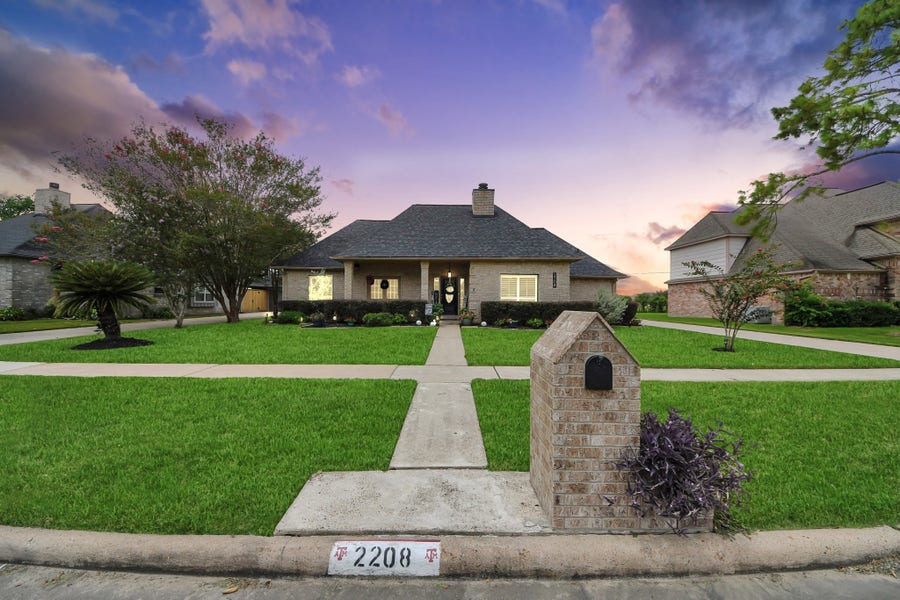 Property photo for 2208 Country Club Drive, Pearland, TX