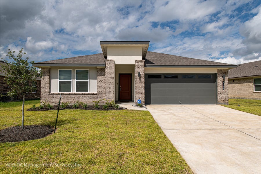 Property photo for 8038 Brahman Lane, Rosharon, TX