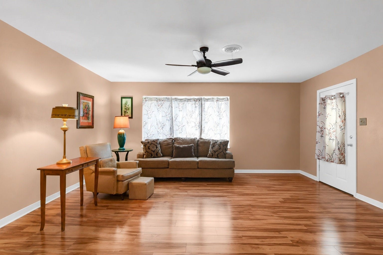 102 W Meadow Lane, West Columbia, TX 77486