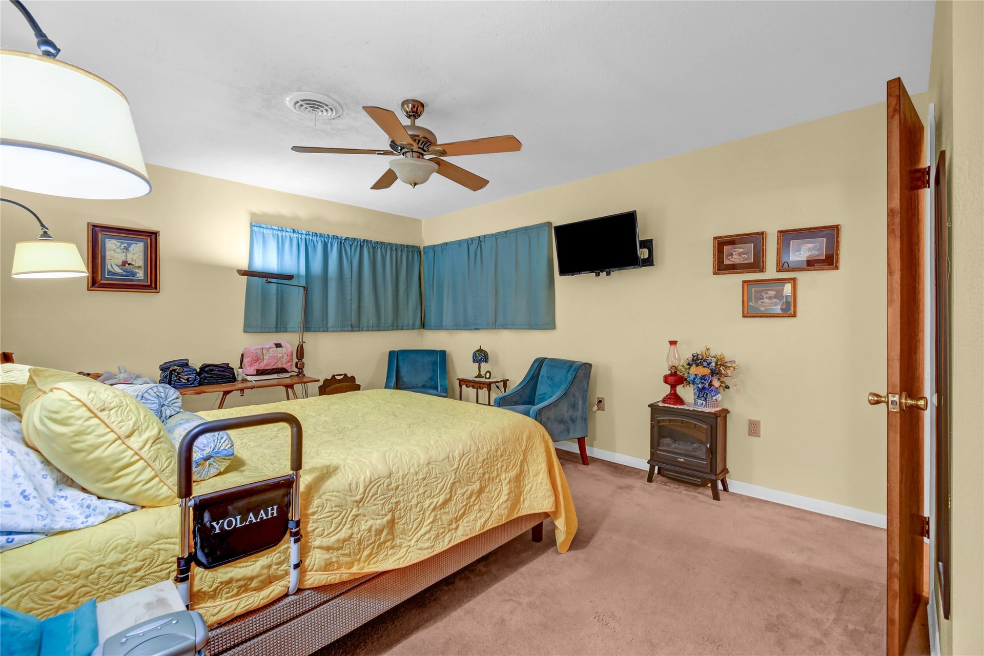 102 W Meadow Lane, West Columbia, TX 77486