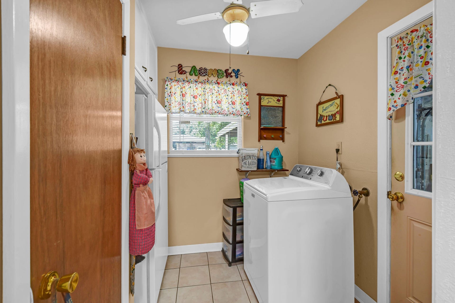 102 W Meadow Lane, West Columbia, TX 77486